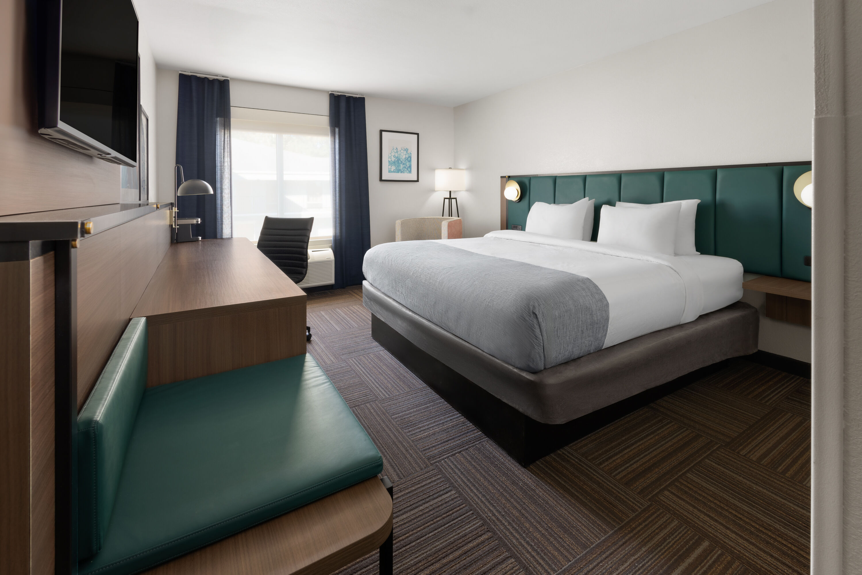 Guest room at the Wingate by Wyndham Kings Bay Naval Base in Kingsland, Georgia