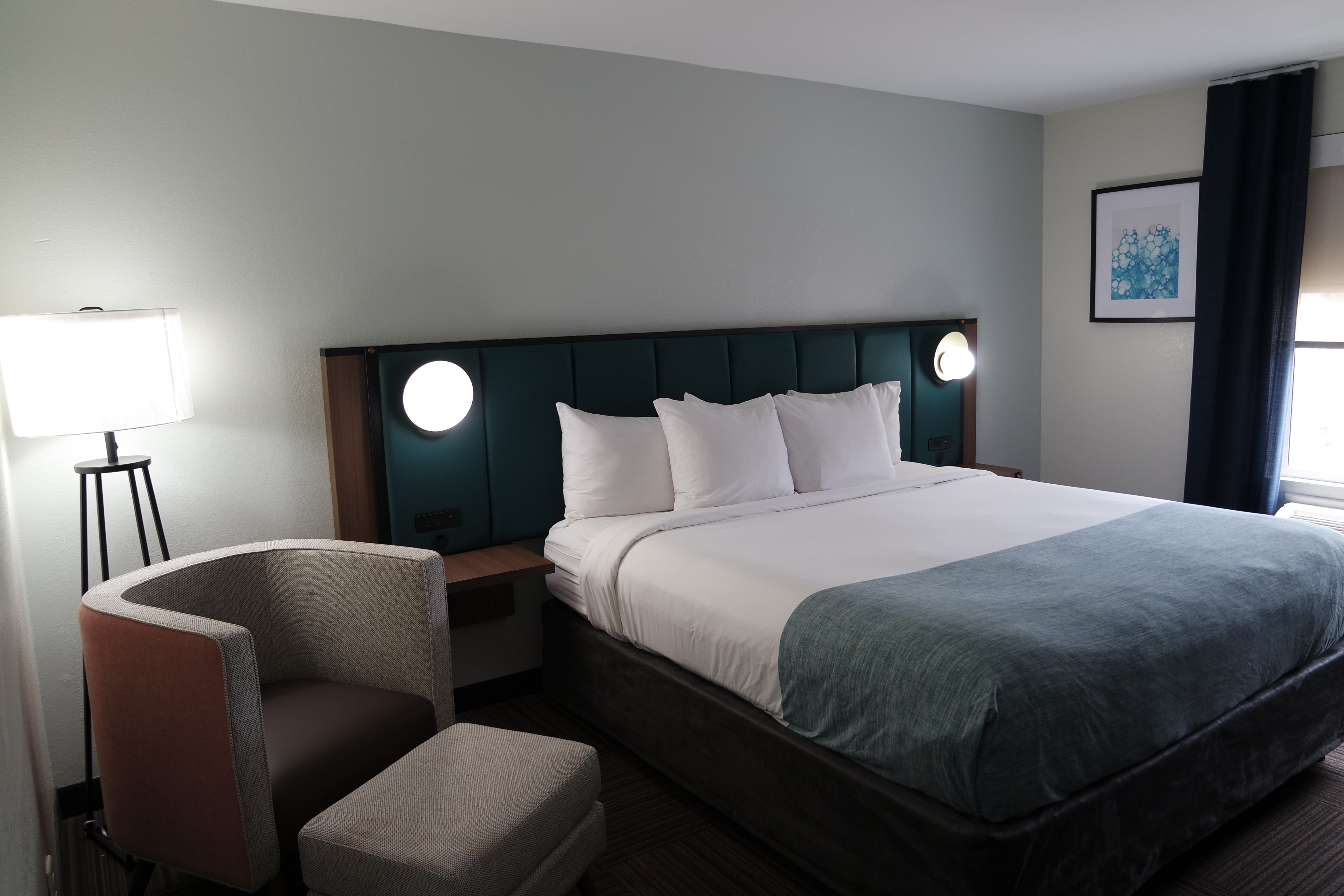 Guest room at the Wingate by Wyndham Kings Bay Naval Base in Kingsland, Georgia