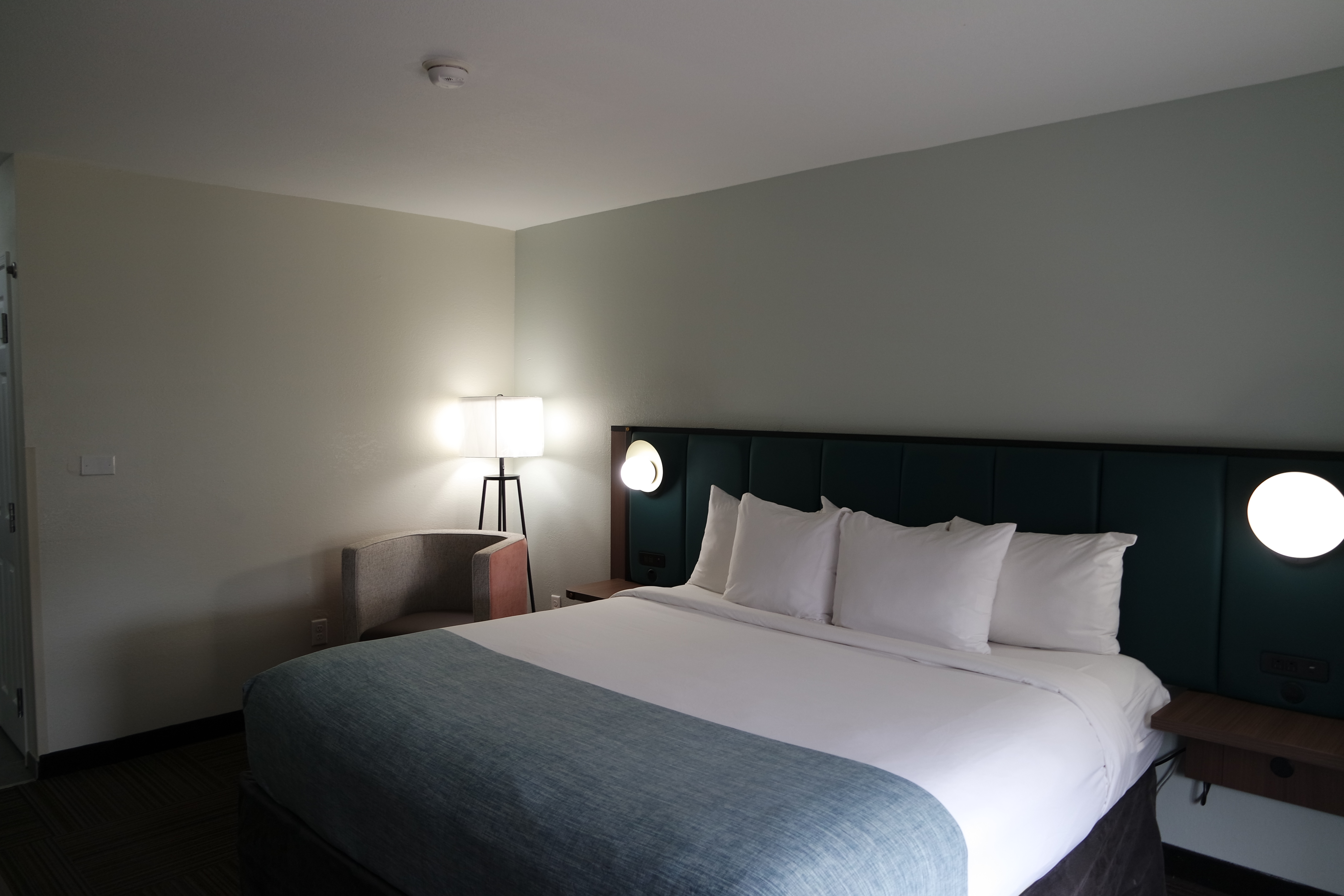 Guest room at the Wingate by Wyndham Kings Bay Naval Base in Kingsland, Georgia