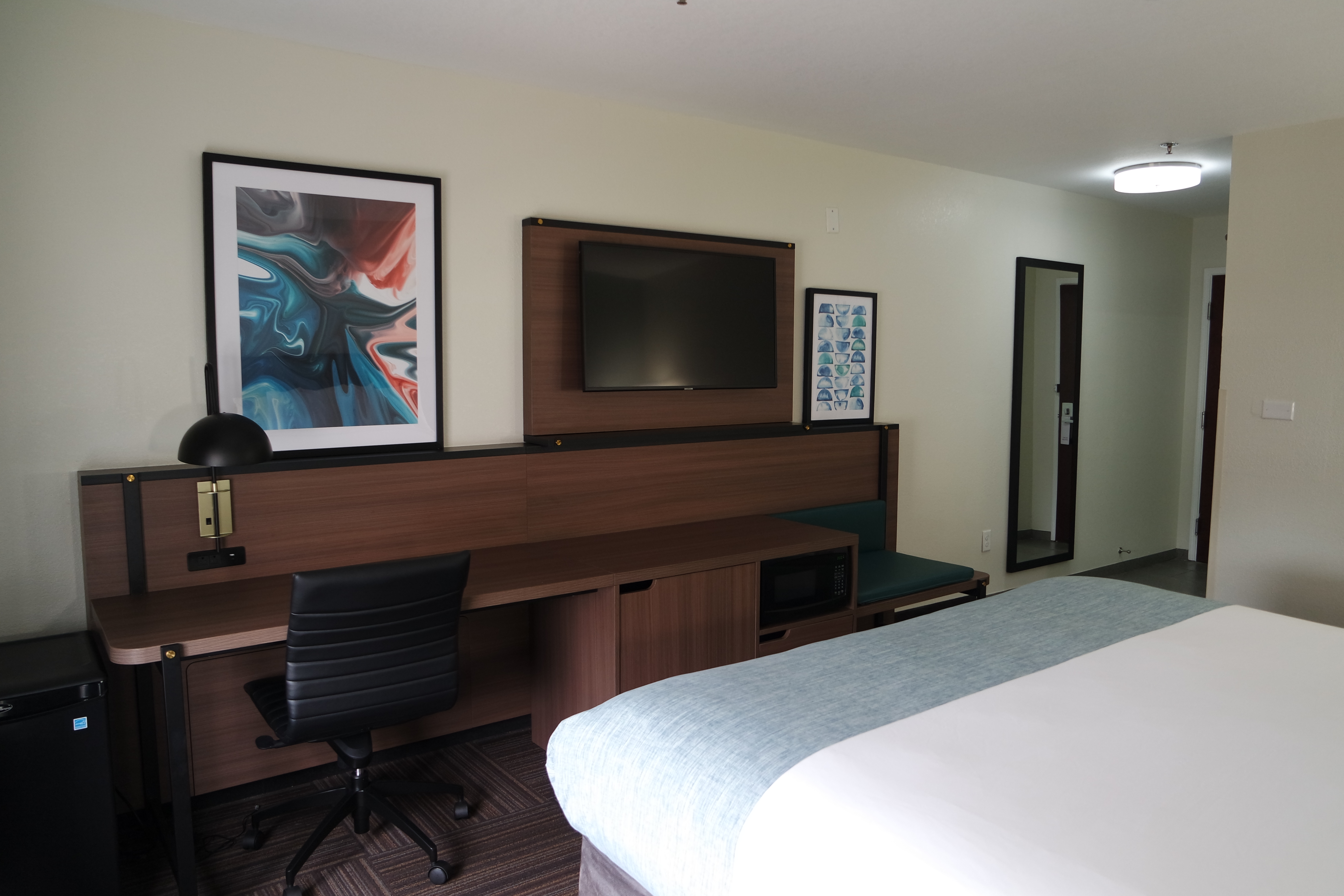 Guest room at the Wingate by Wyndham Kings Bay Naval Base in Kingsland, Georgia