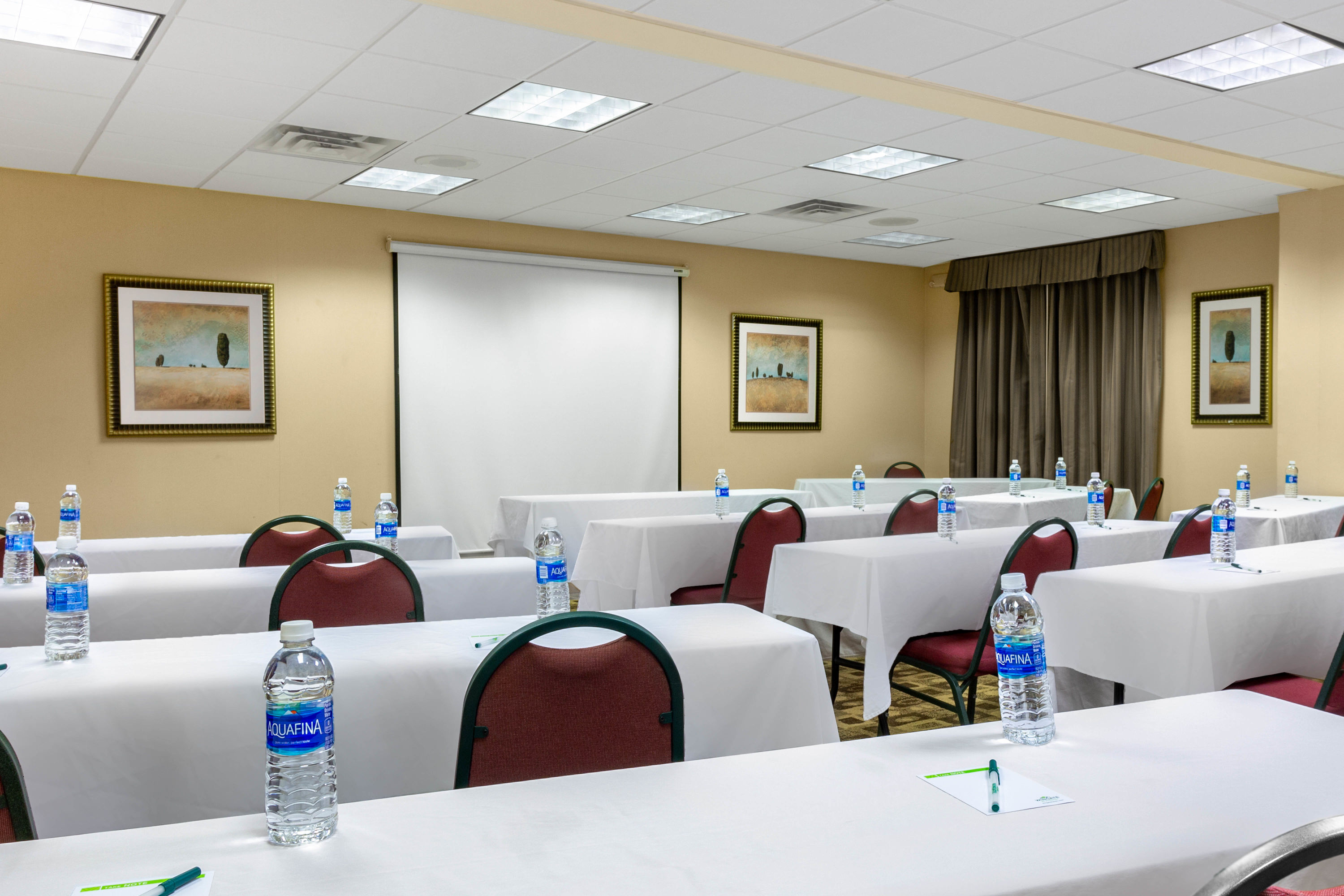 Classroom meeting room at Wingate by Wyndham Macon I-75 in Macon, Georgia
