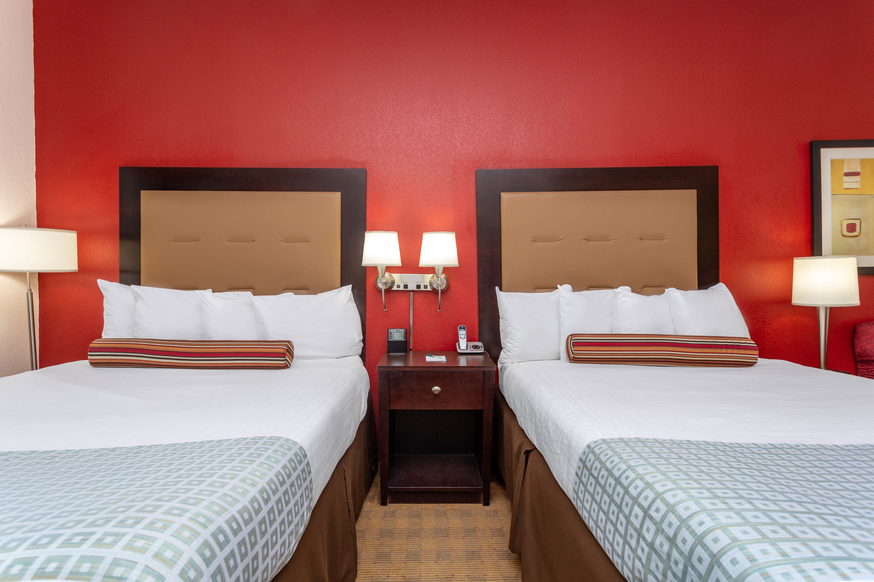 Guest room at the Wingate by Wyndham Macon I-75 in Macon, Georgia