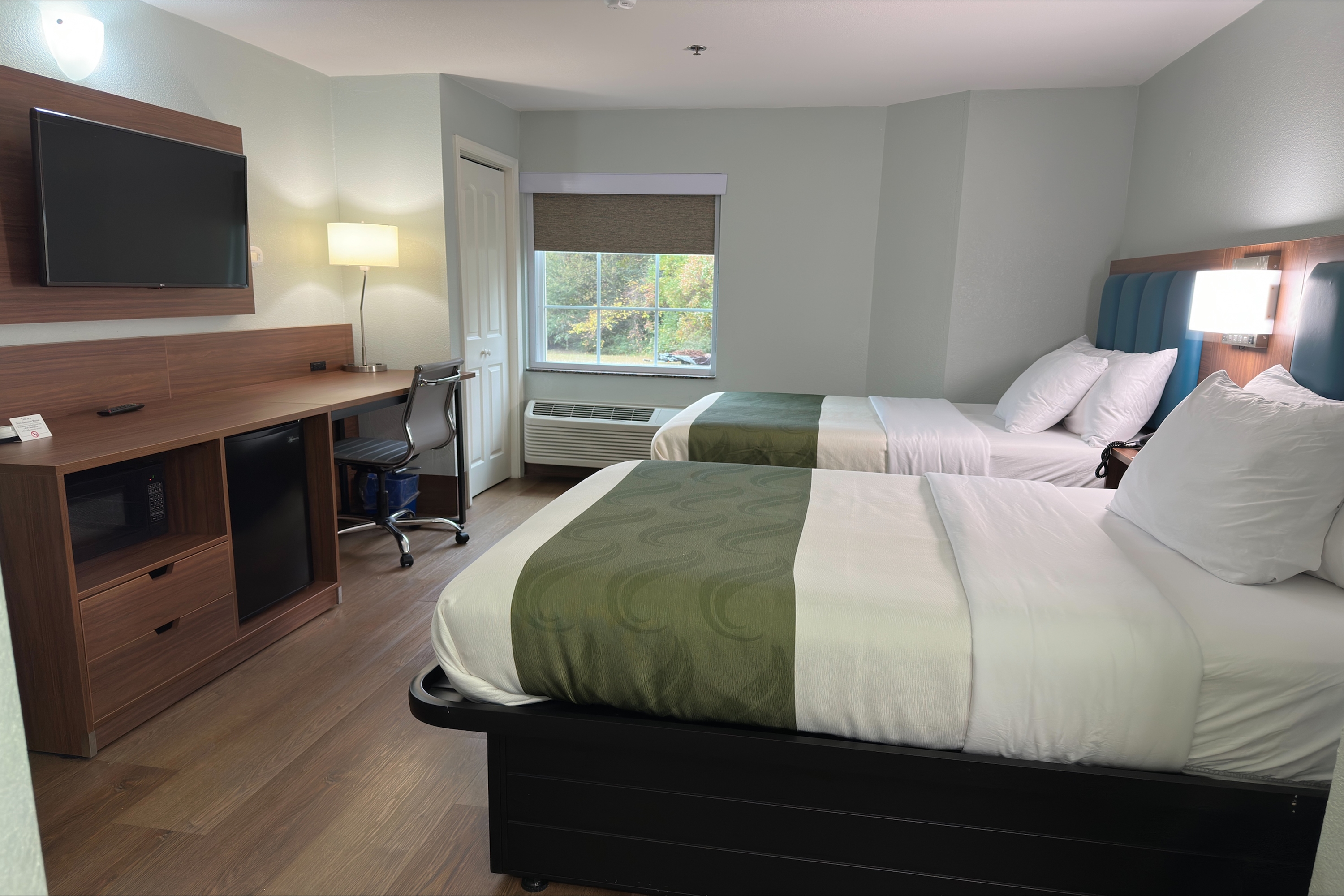 Guest room at the Wingate by Wyndham Macon West I-475 in Macon, Georgia