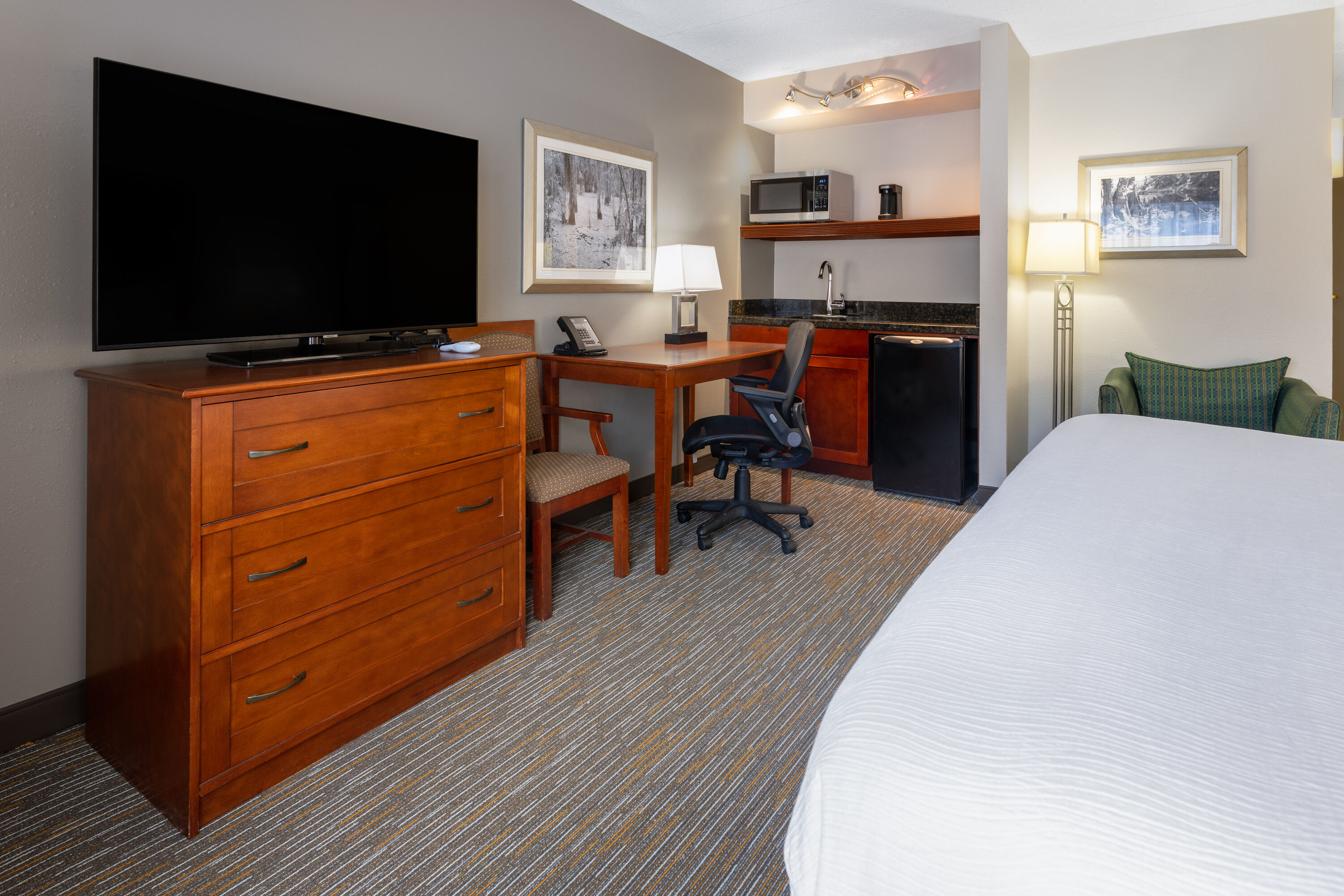 Guest room at the Wingate by Wyndham Valdosta/Moody AFB in Valdosta, Georgia