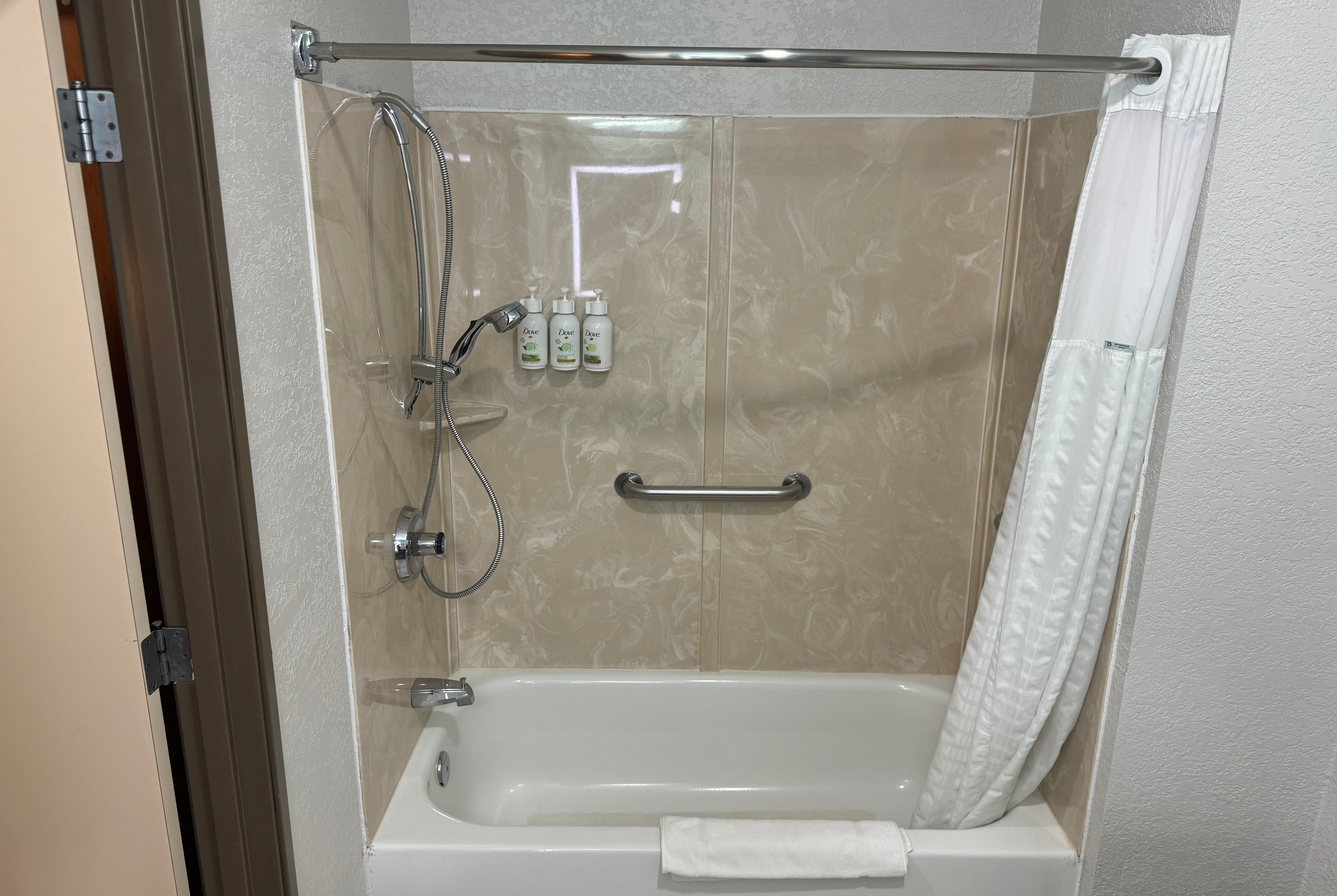 Guest room bath at the Wingate by Wyndham Sioux City in Sioux City, Iowa