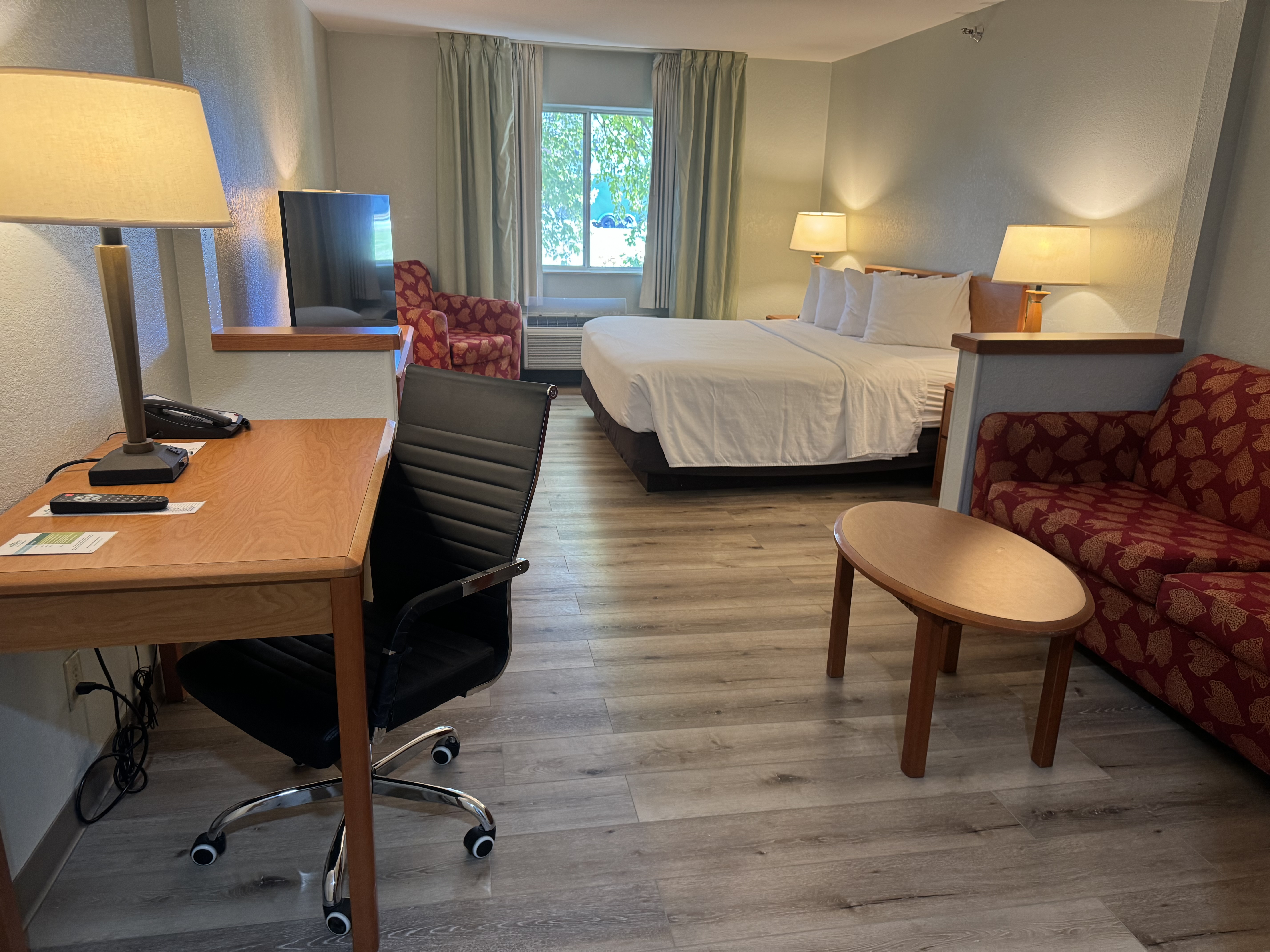 Guest room at the Wingate by Wyndham Sioux City in Sioux City, Iowa