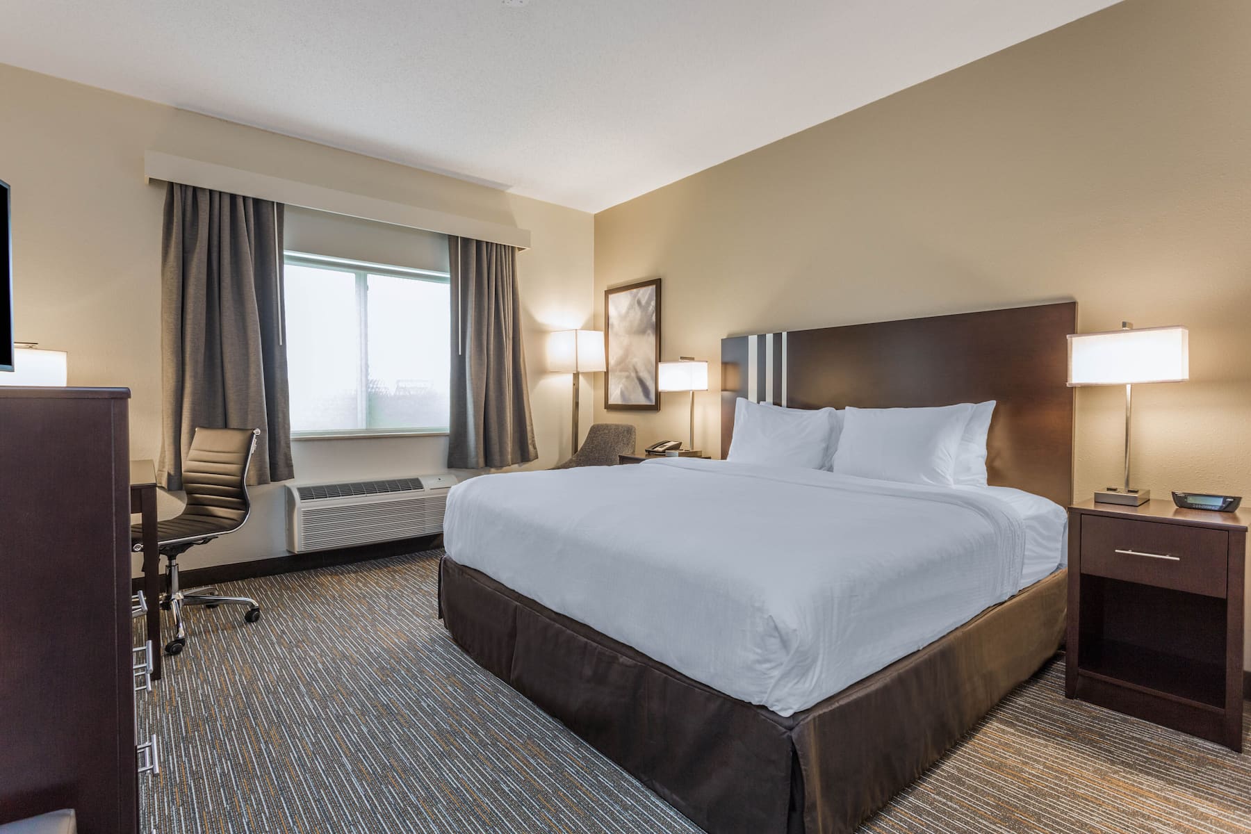 Guest room at the Wingate by Wyndham Gurnee in Gurnee, Illinois
