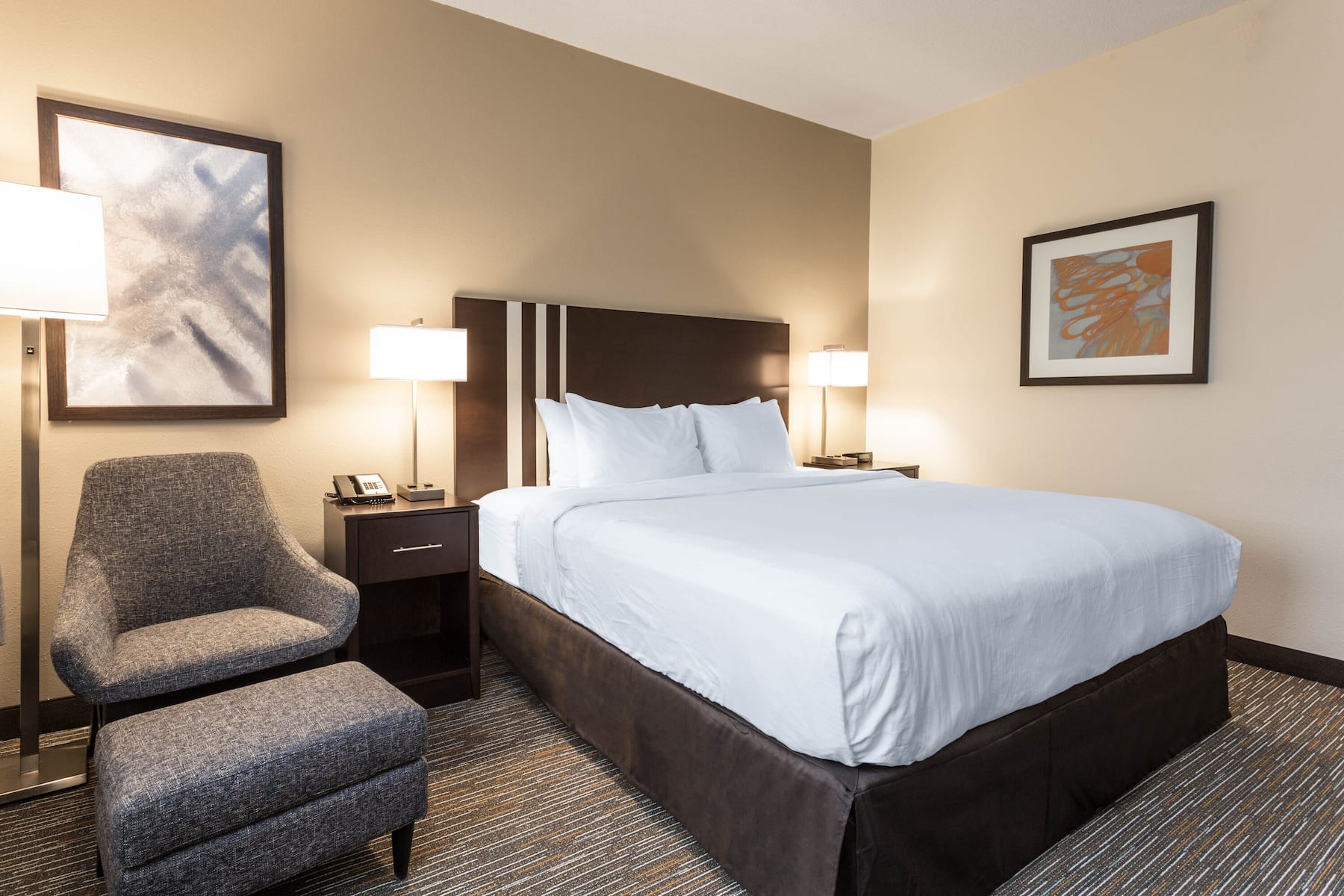 Guest room at the Wingate by Wyndham Gurnee in Gurnee, Illinois