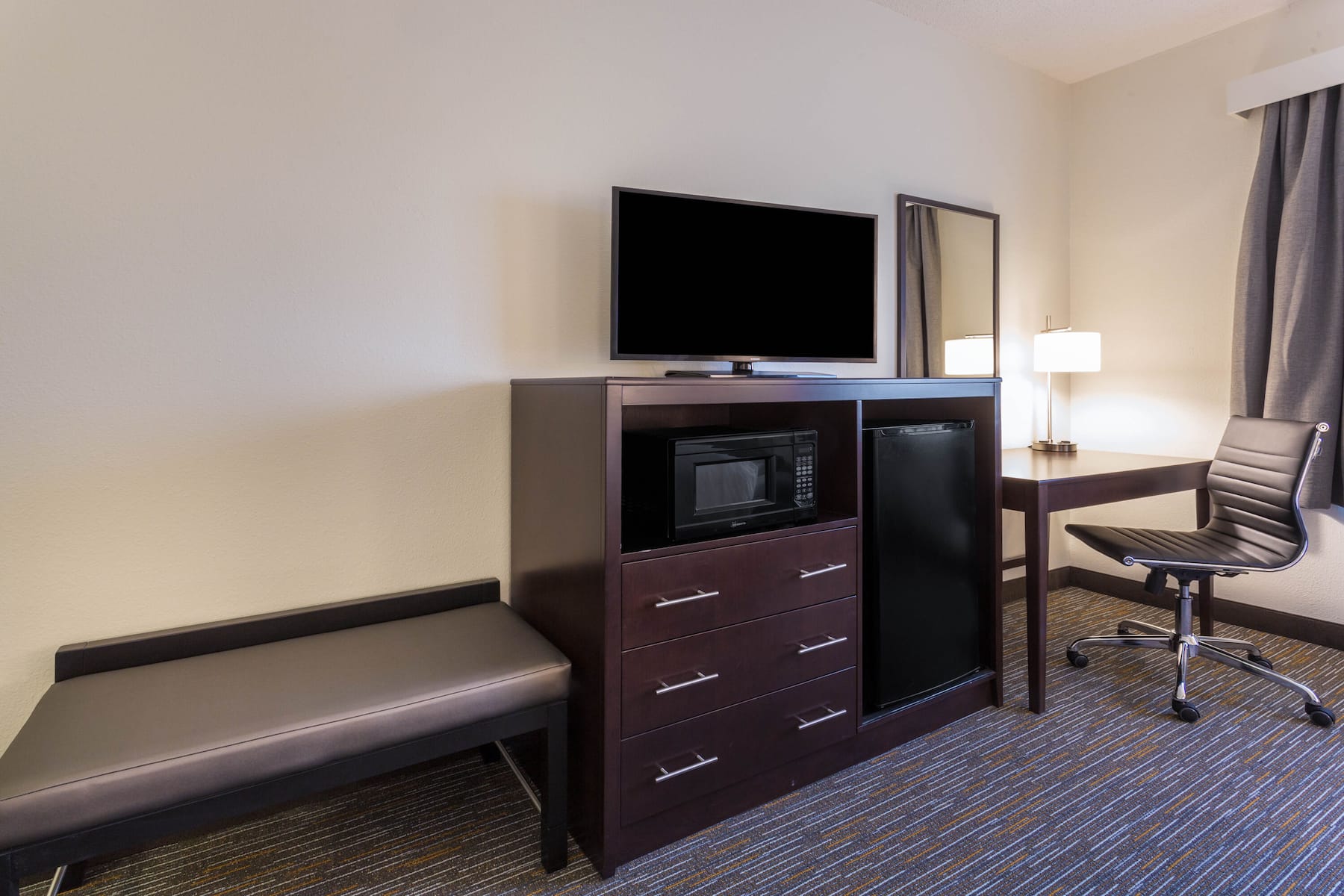 Guest room at the Wingate by Wyndham Gurnee in Gurnee, Illinois