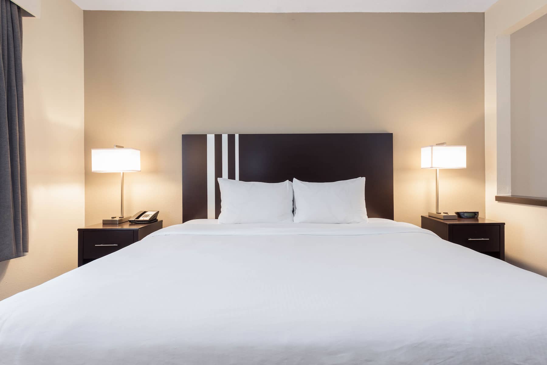 Guest room at the Wingate by Wyndham Gurnee in Gurnee, Illinois