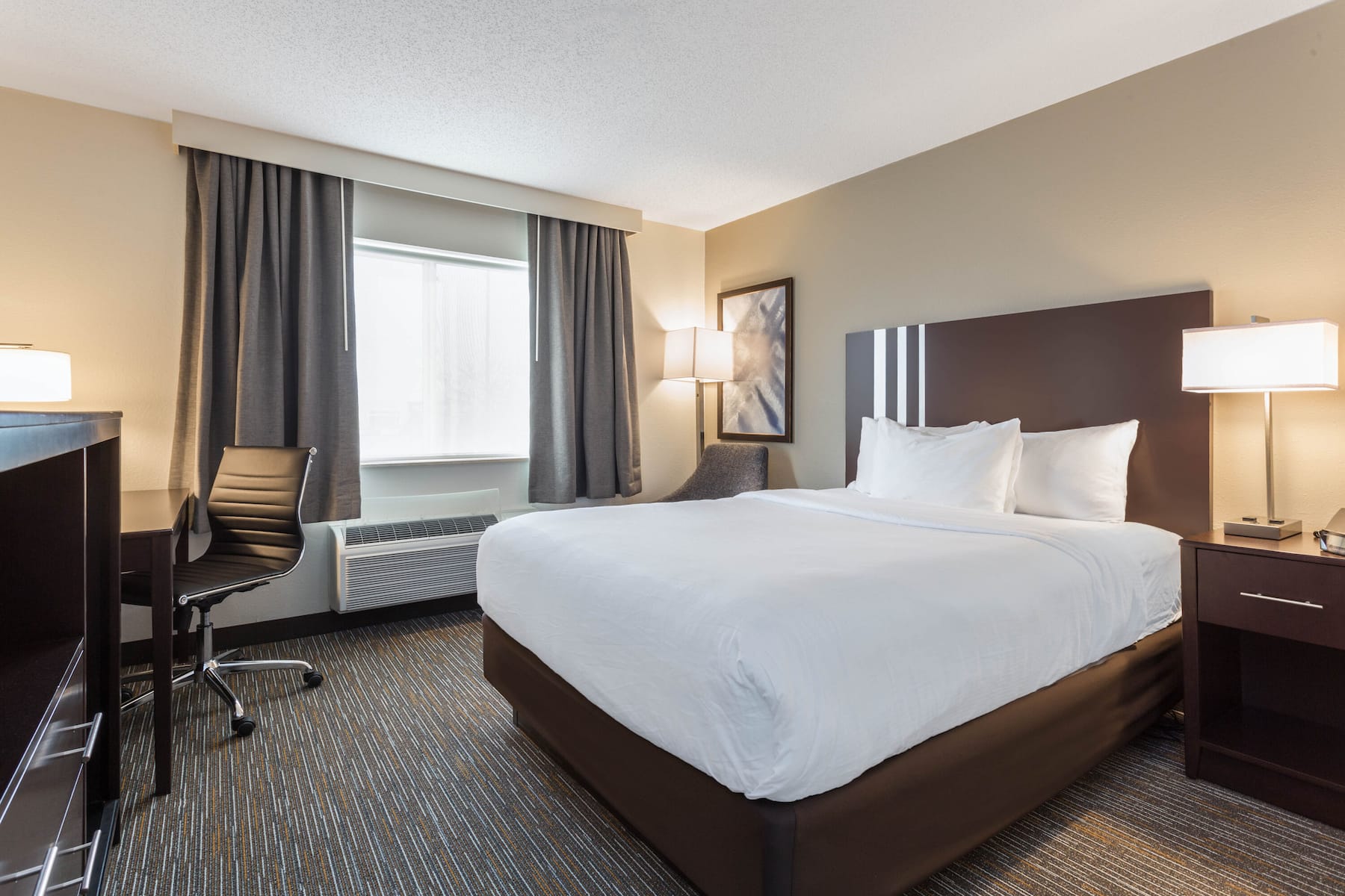 Guest room at the Wingate by Wyndham Gurnee in Gurnee, Illinois