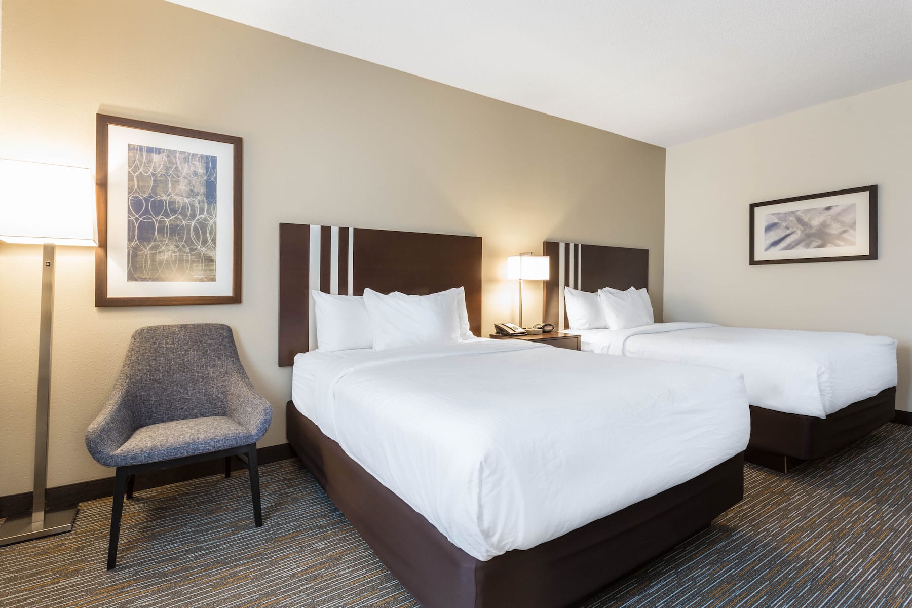 Guest room at the Wingate by Wyndham Gurnee in Gurnee, Illinois