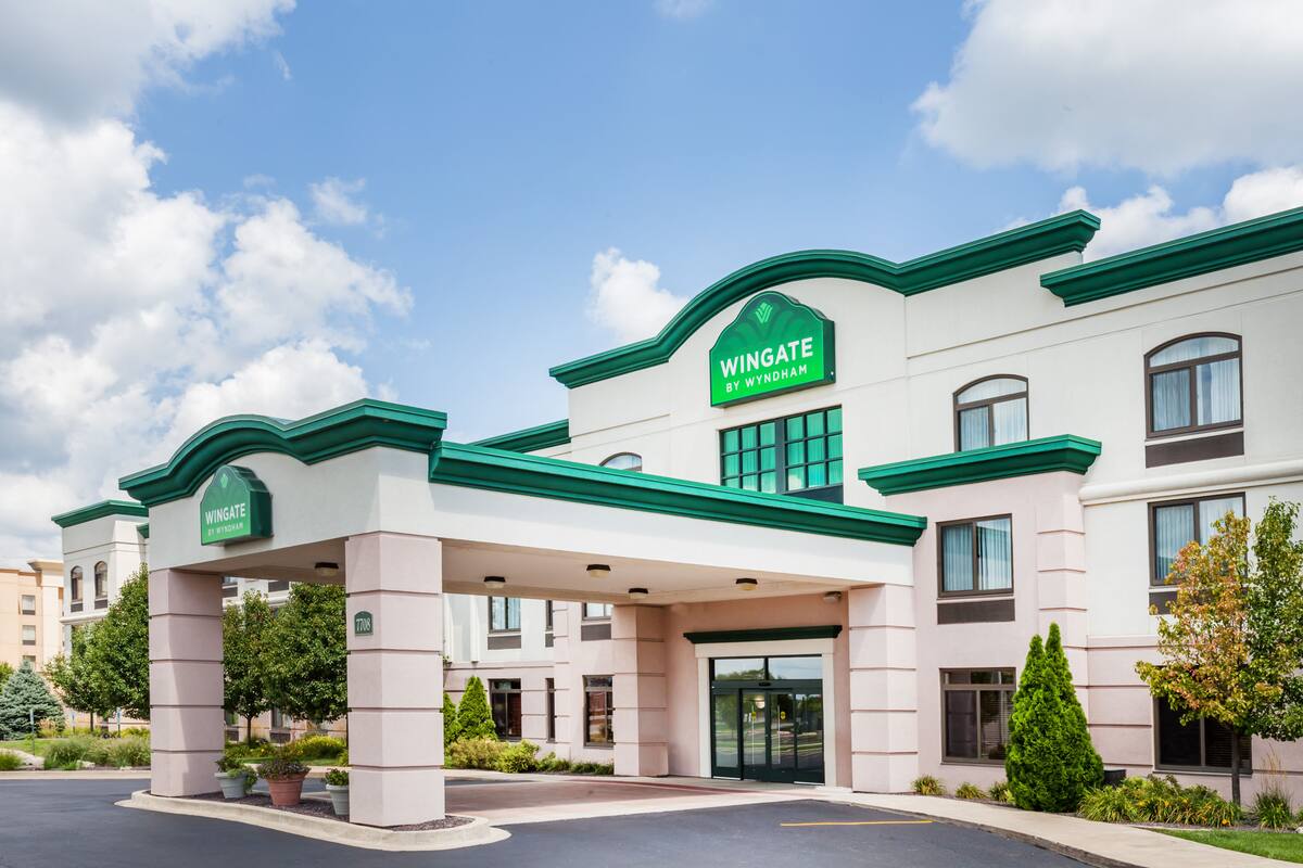 Wingate By Wyndham Peoria Hotels Il 61615 Exterior Of Wingate By Wyndham Peoria Hotel In Illinois