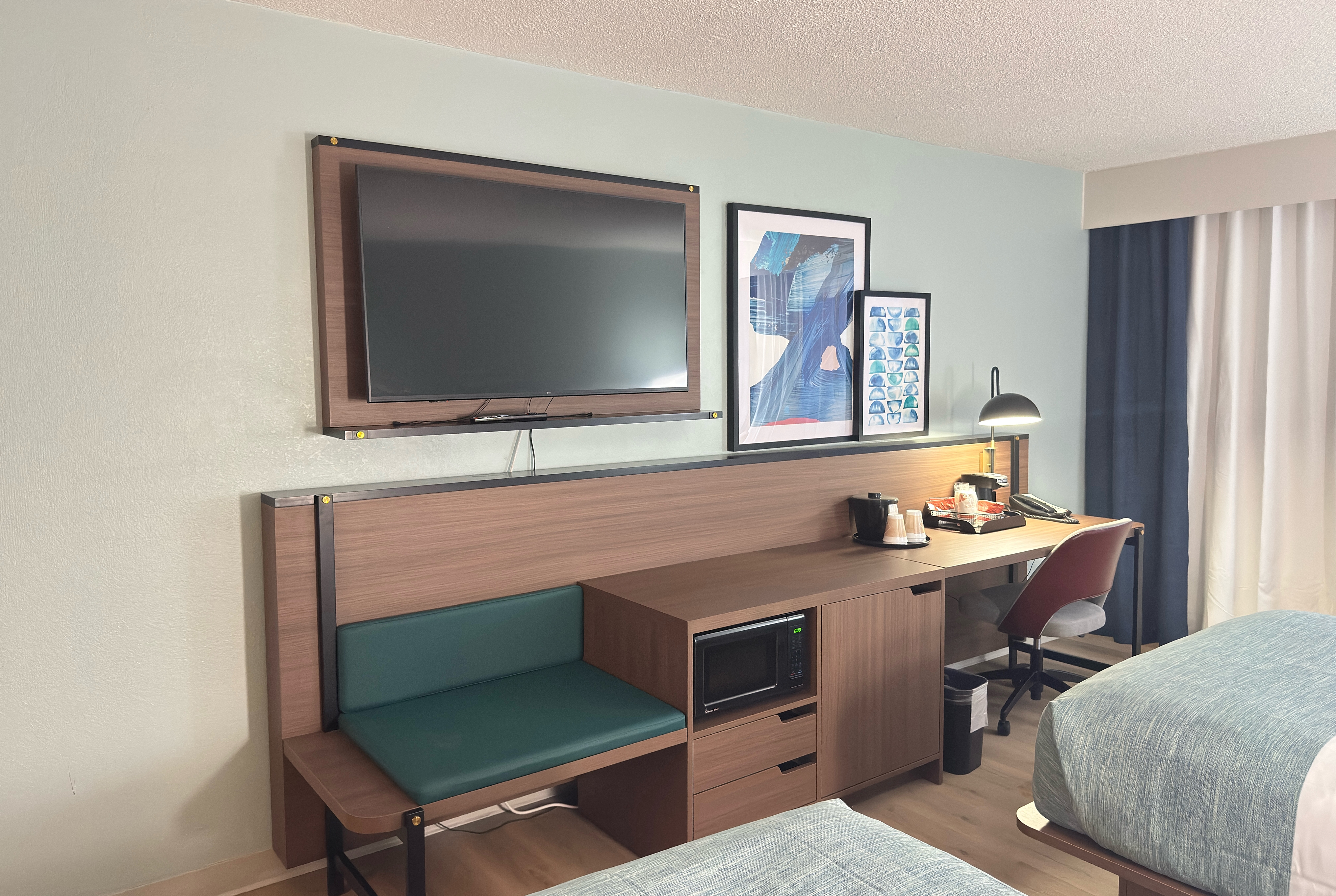 Guest room at the Wingate by Wyndham Indianapolis East in Indianapolis, Indiana
