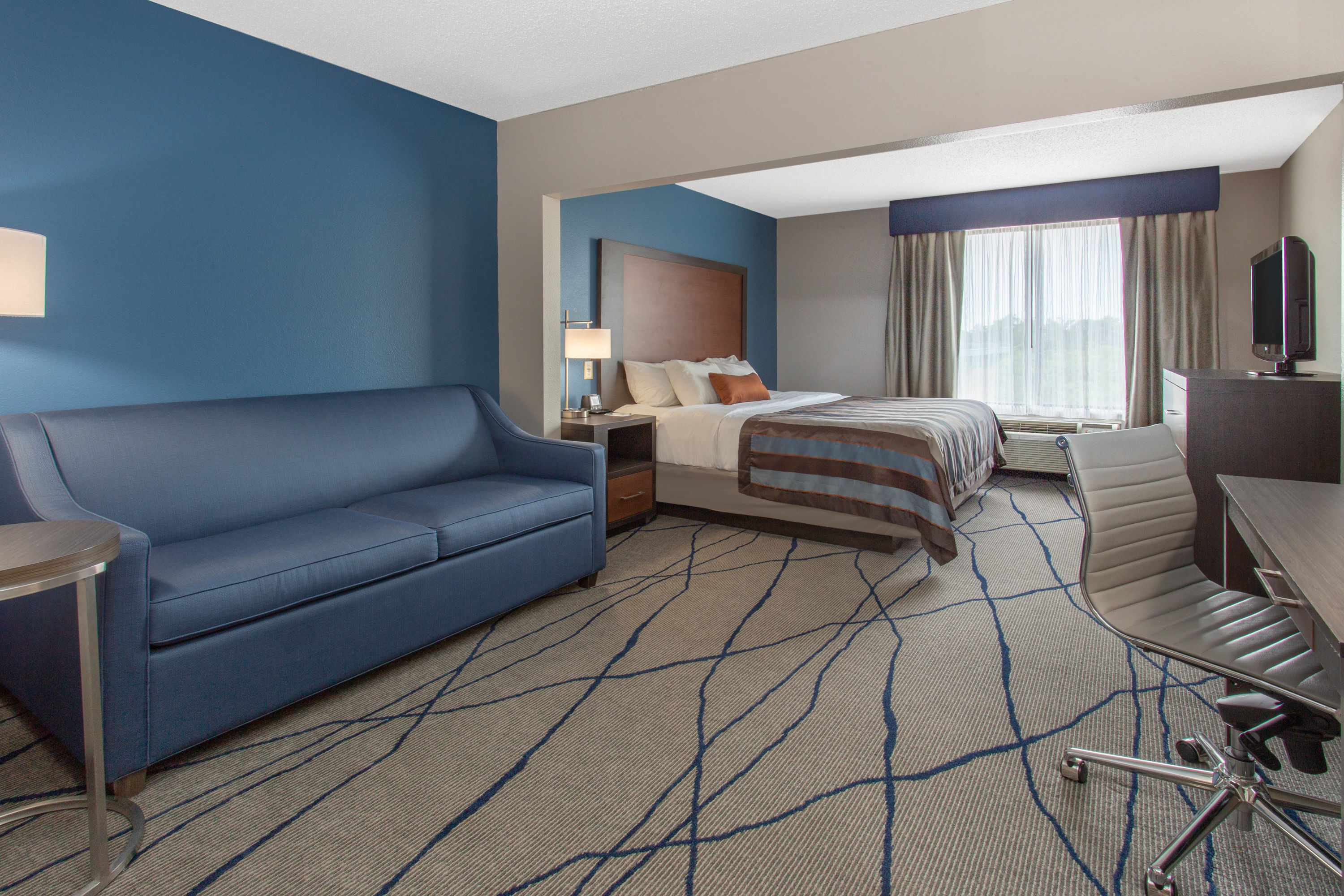 Guest room at the Wingate by Wyndham Indianapolis Airport Plainfield in Plainfield, Indiana