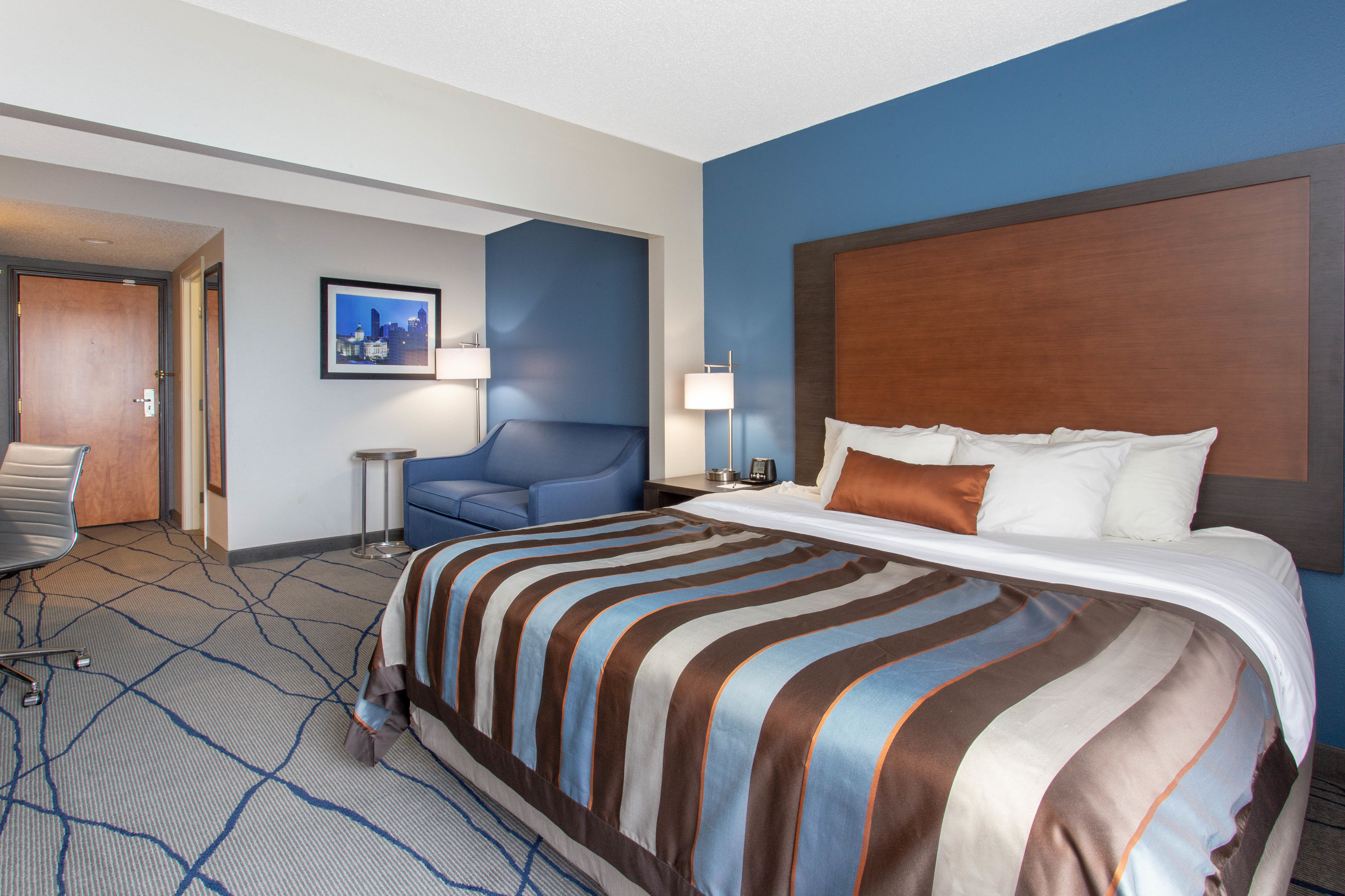 Guest room at the Wingate by Wyndham Indianapolis Airport Plainfield in Plainfield, Indiana