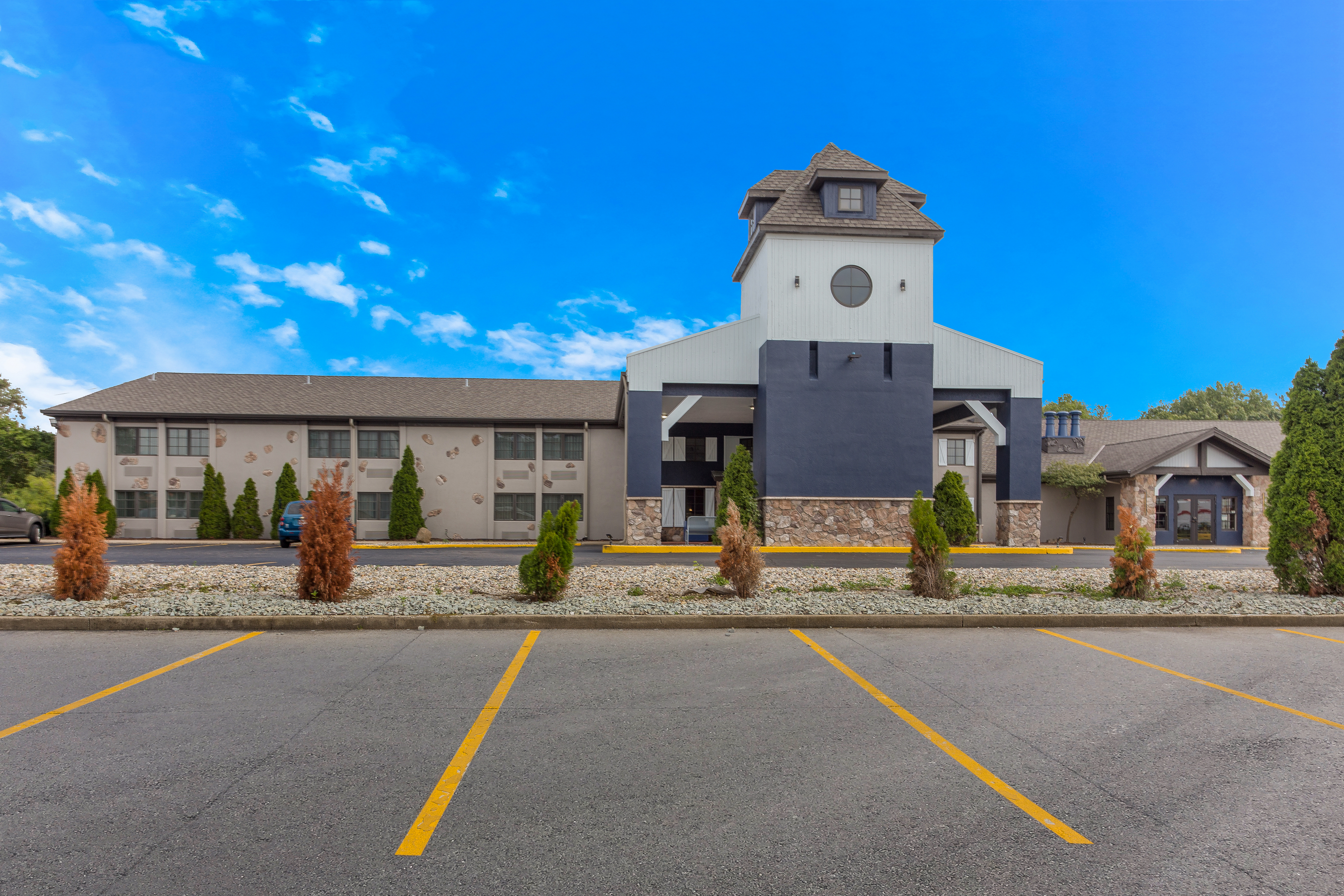 Exterior of Wingate by Wyndham South Bend/Notre Dame hotel in South Bend, Indiana
