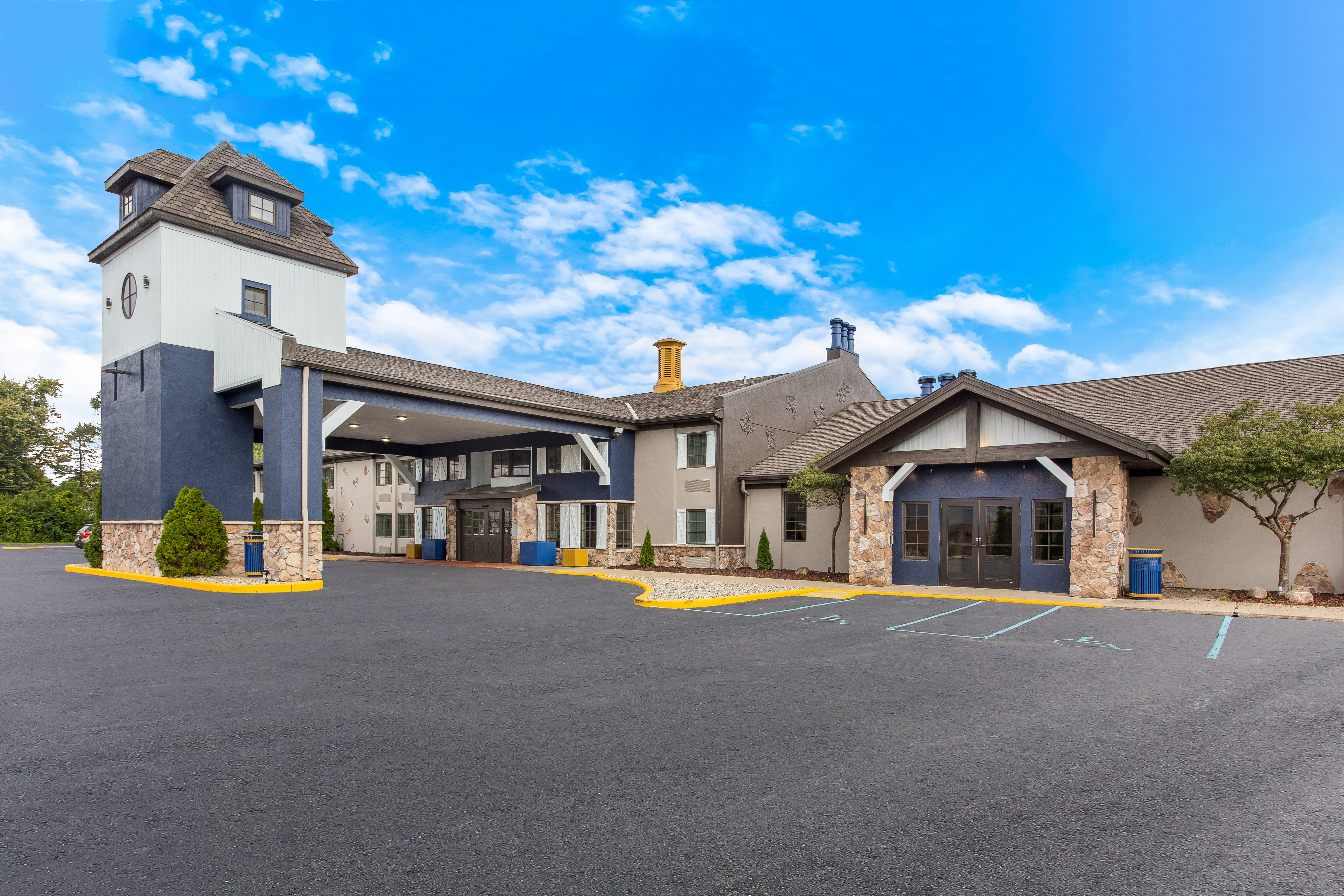 Exterior of Wingate by Wyndham South Bend/Notre Dame hotel in South Bend, Indiana