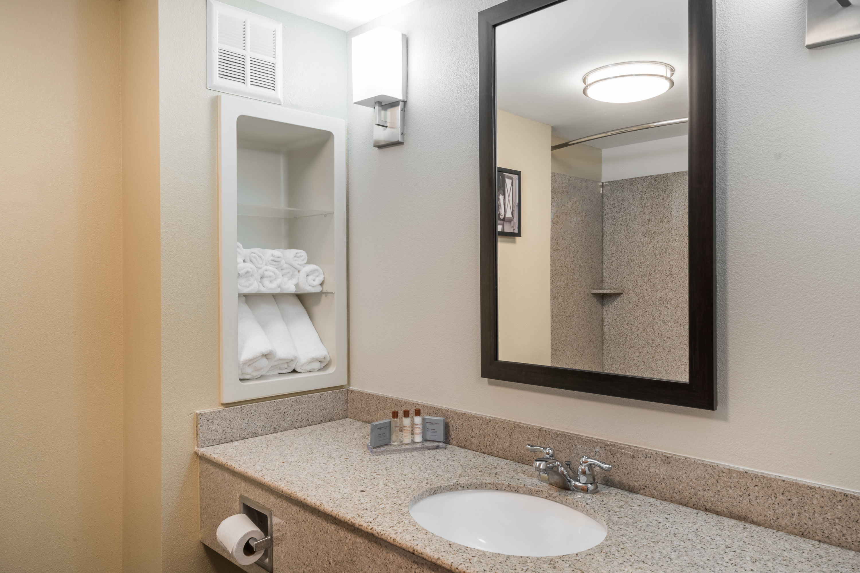 Guest room bath at the Wingate by Wyndham Bowling Green in Bowling Green, Kentucky
