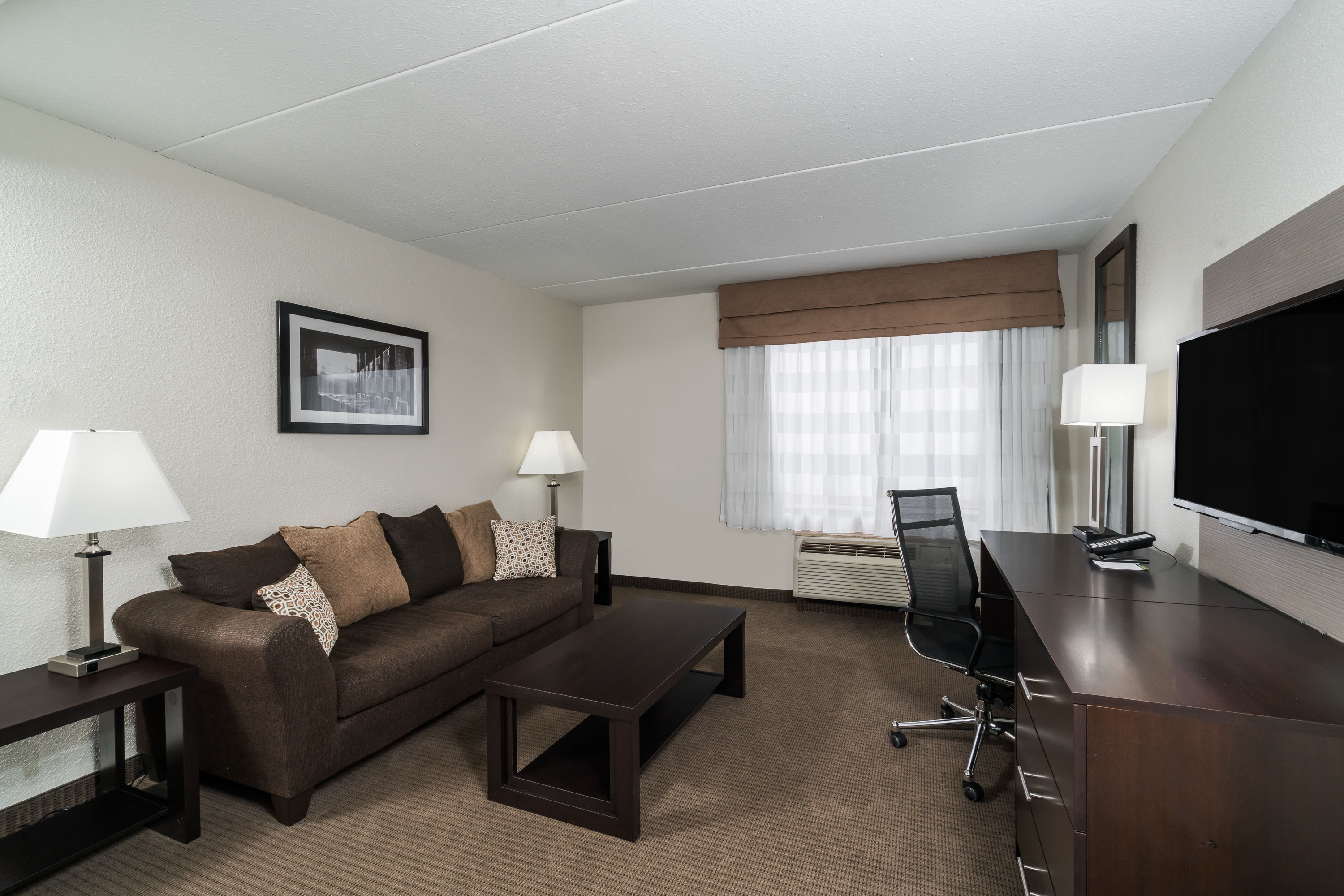 Wingate by Wyndham Bowling Green suite living room in Bowling Green, Kentucky