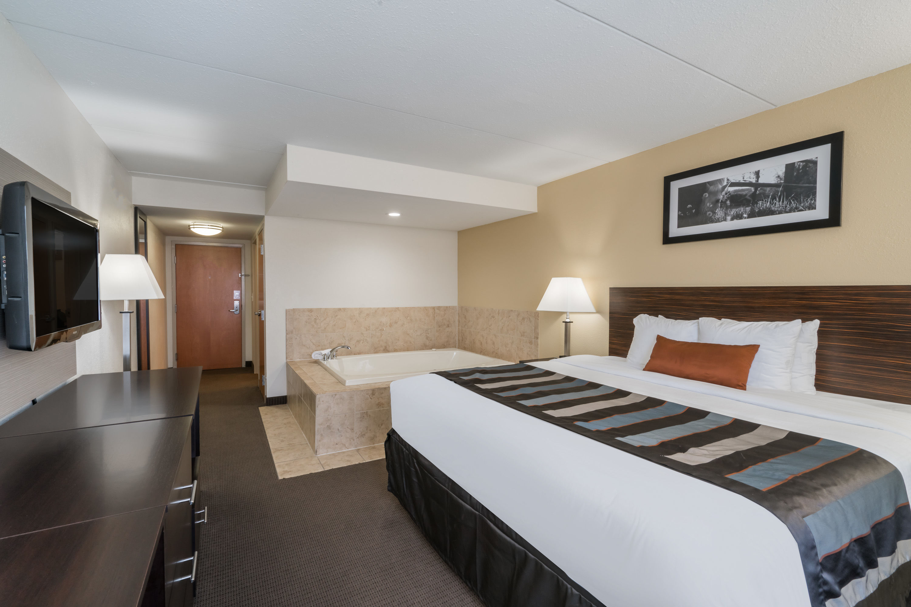 Wingate by Wyndham Bowling Green suite in Bowling Green, Kentucky