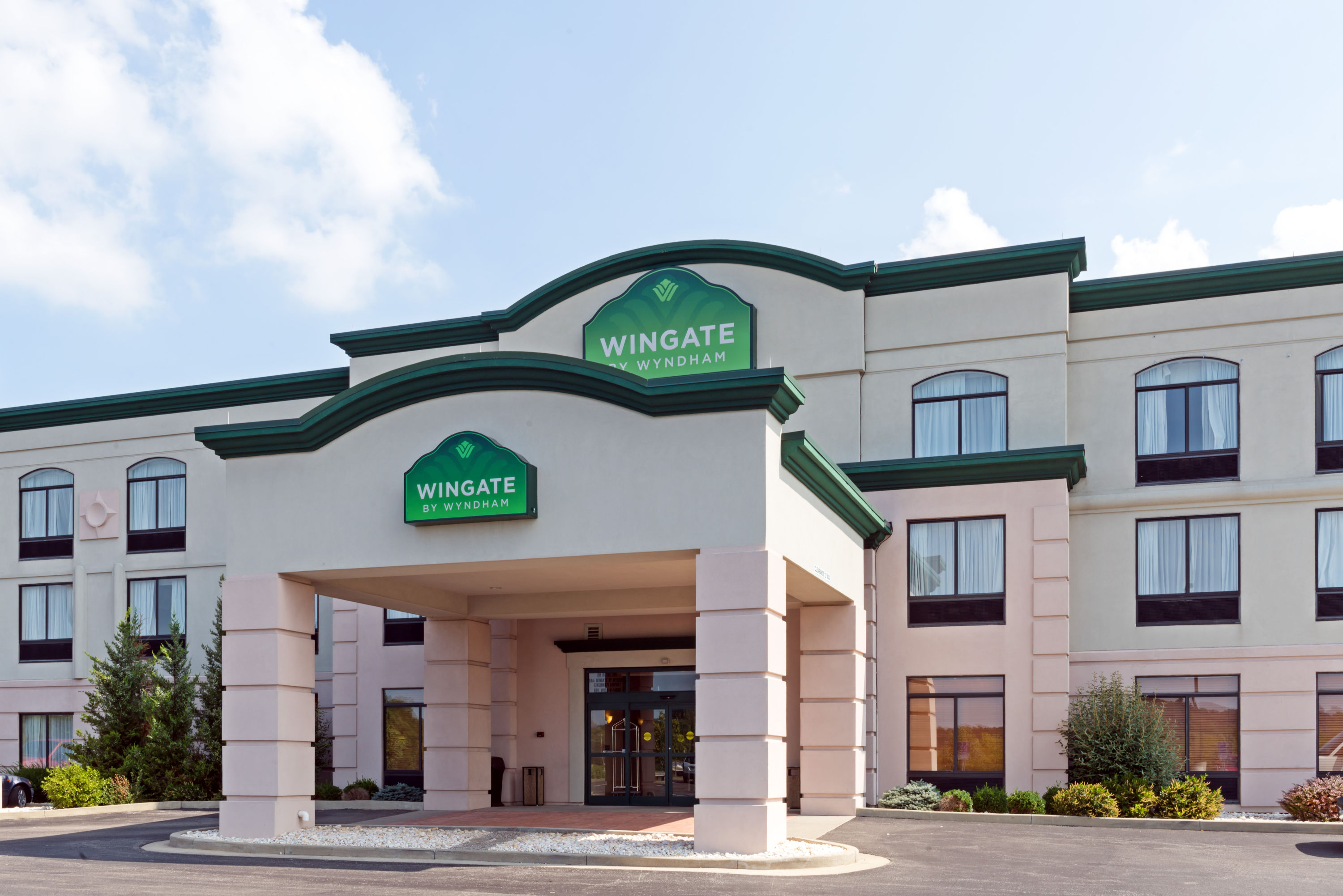 Exterior of Wingate by Wyndham Erlanger / Florence / Cincinnati South hotel in Erlanger, Kentucky