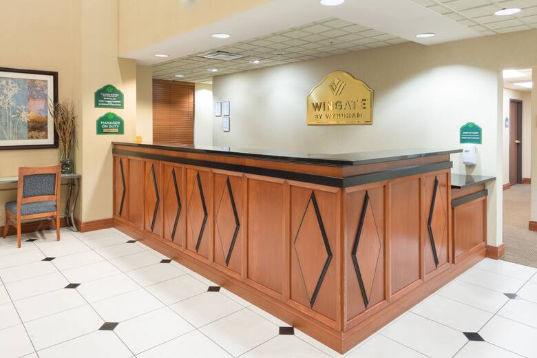 Wingate by Wyndham Cincinnati Airport/Erlanger hotel lobby in Erlanger, Kentucky
