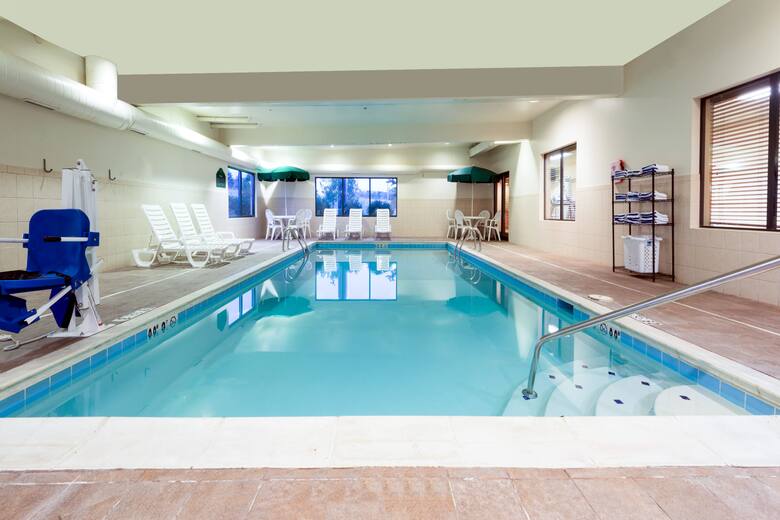 Pool at the Wingate by Wyndham Cincinnati Airport/Erlanger in Erlanger, Kentucky