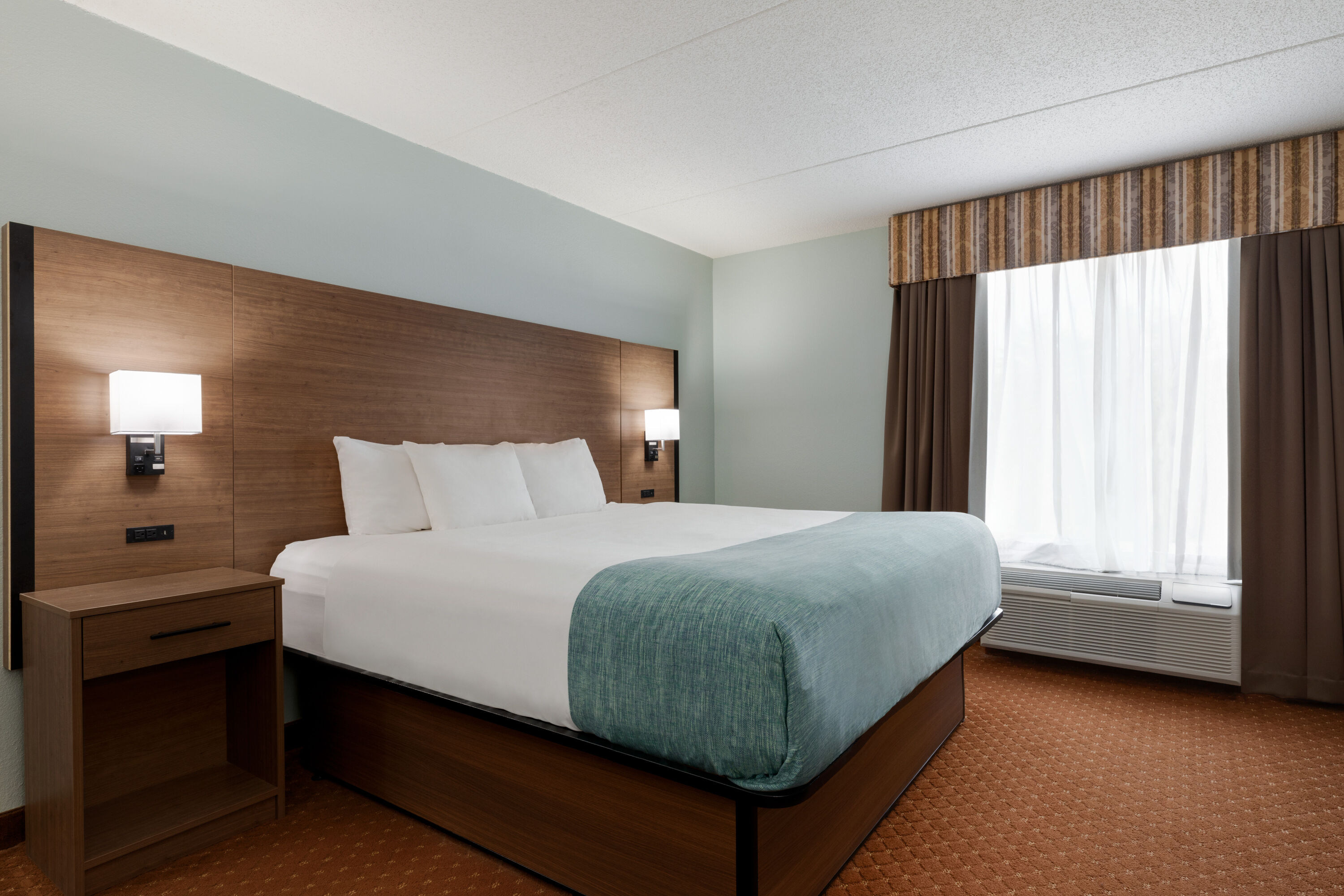 Guest room at the Wingate by Wyndham Louisville East in Louisville, Kentucky