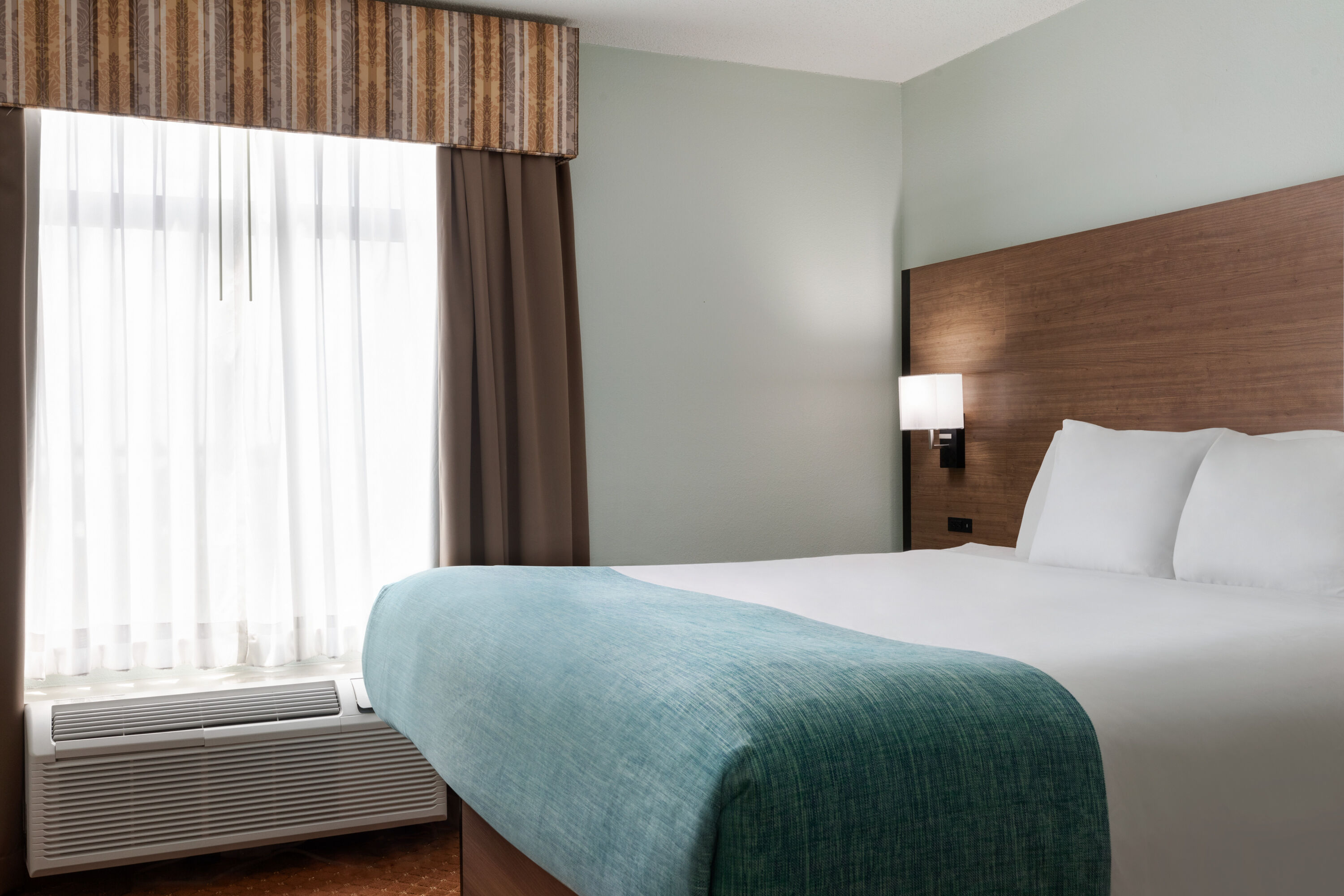 Guest room at the Wingate by Wyndham Louisville East in Louisville, Kentucky