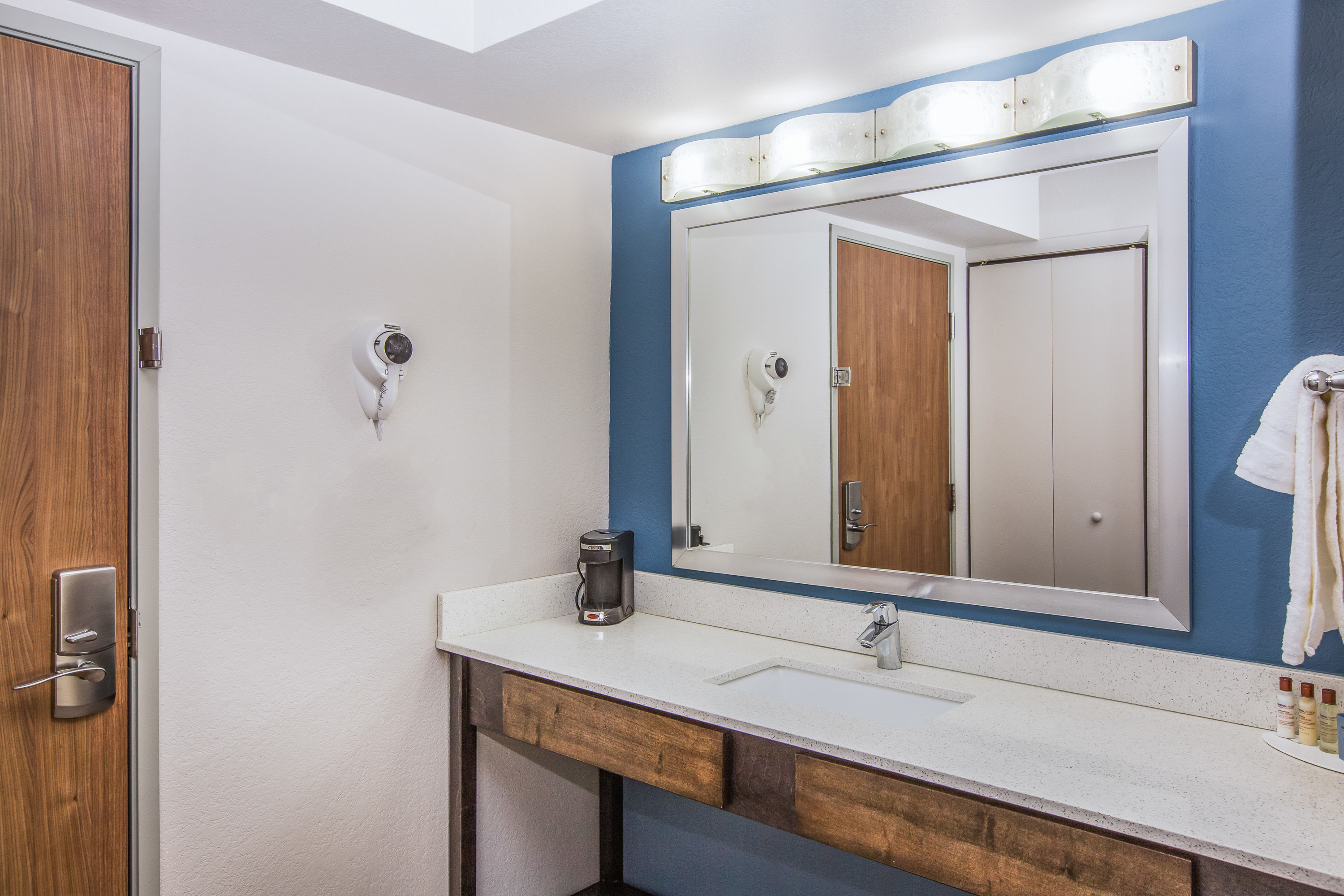 Guest room bath at the Wingate by Wyndham Louisville Fair and Expo in Louisville, Kentucky