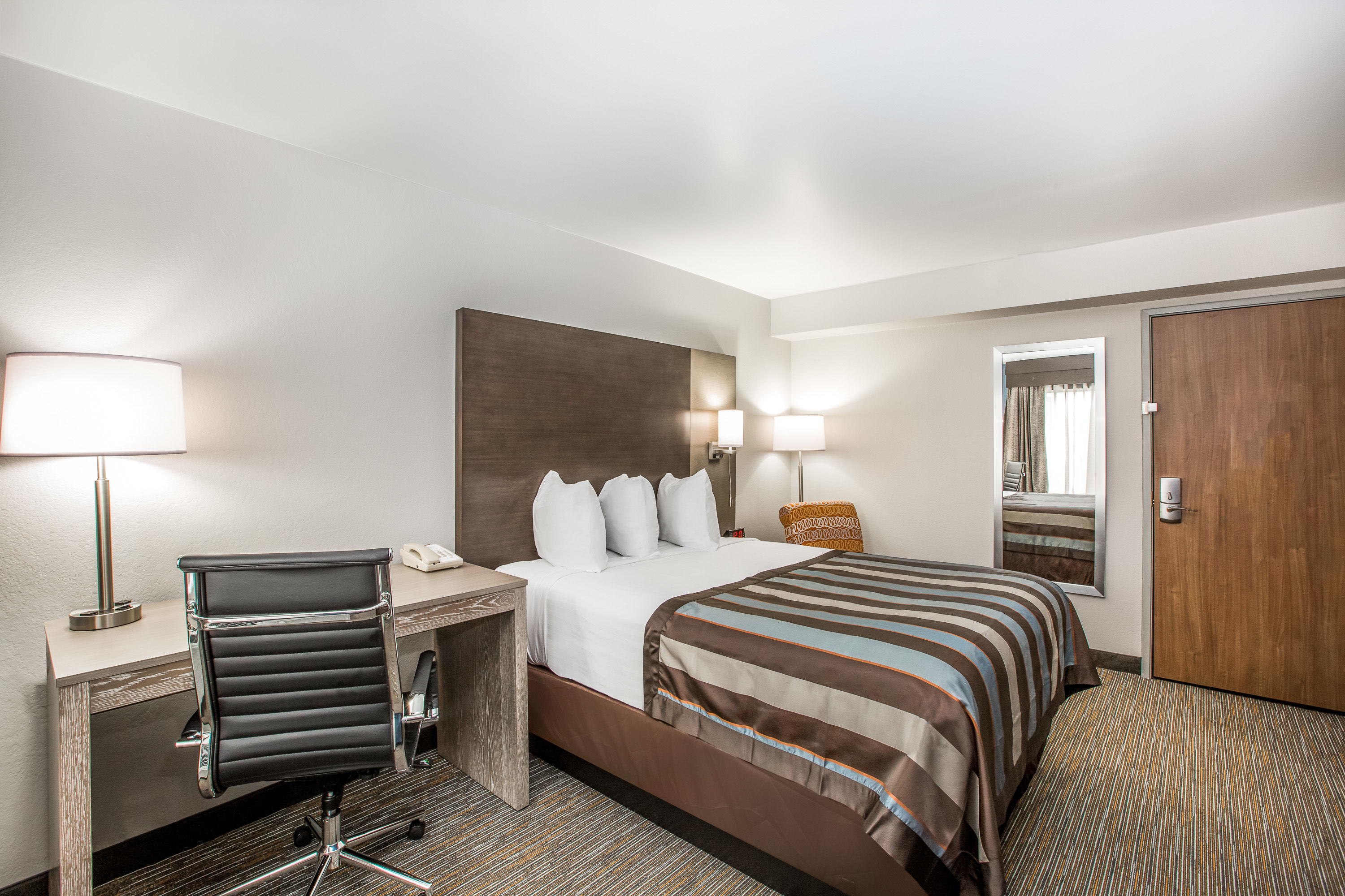Guest room at the Wingate by Wyndham Louisville Fair and Expo in Louisville, Kentucky