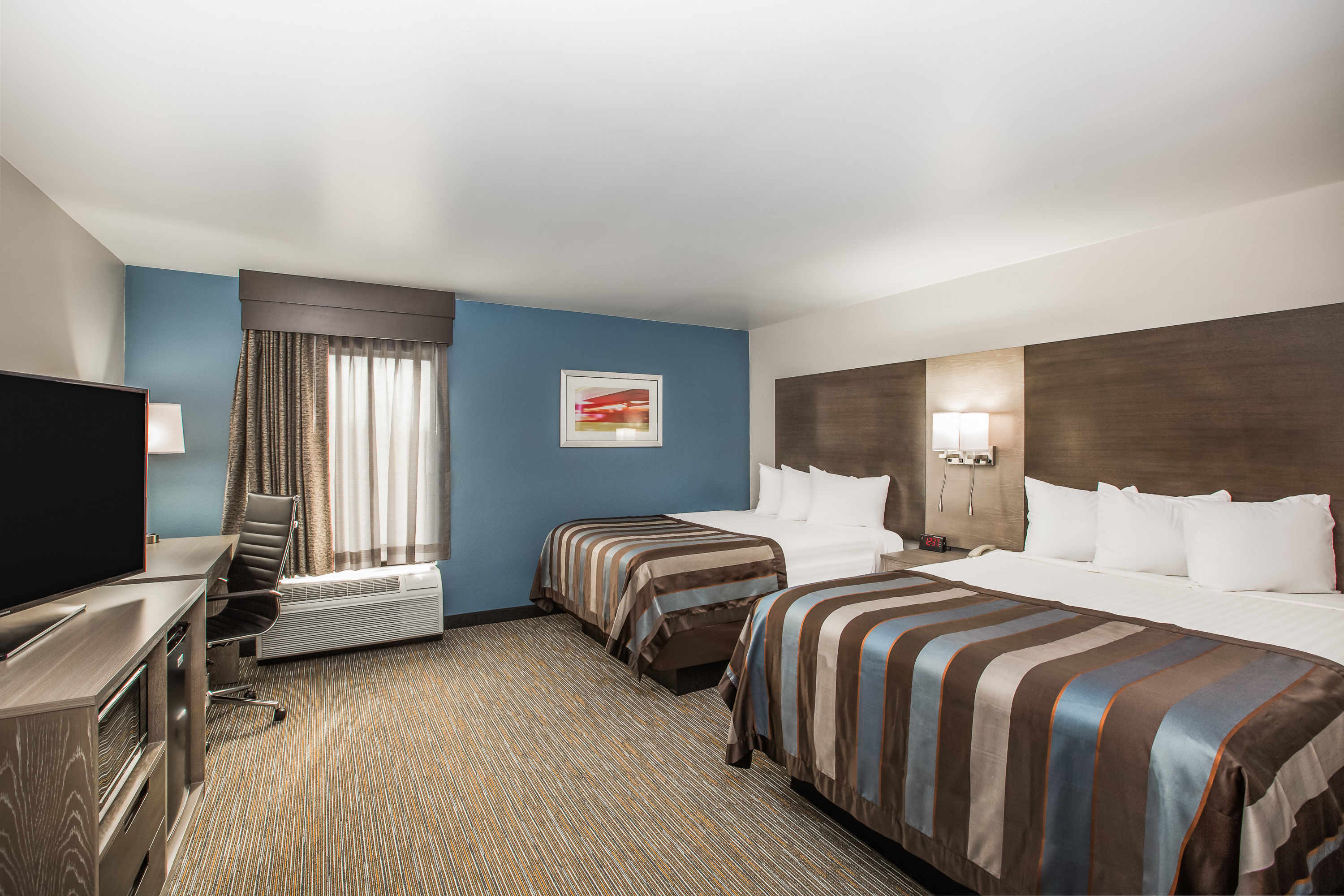 Guest room at the Wingate by Wyndham Louisville Fair and Expo in Louisville, Kentucky