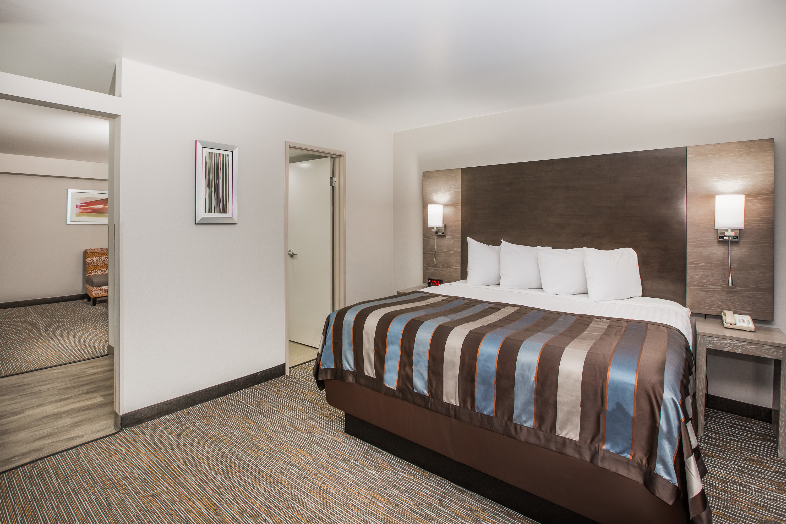 Guest room at the Wingate by Wyndham Louisville Fair and Expo in Louisville, Kentucky