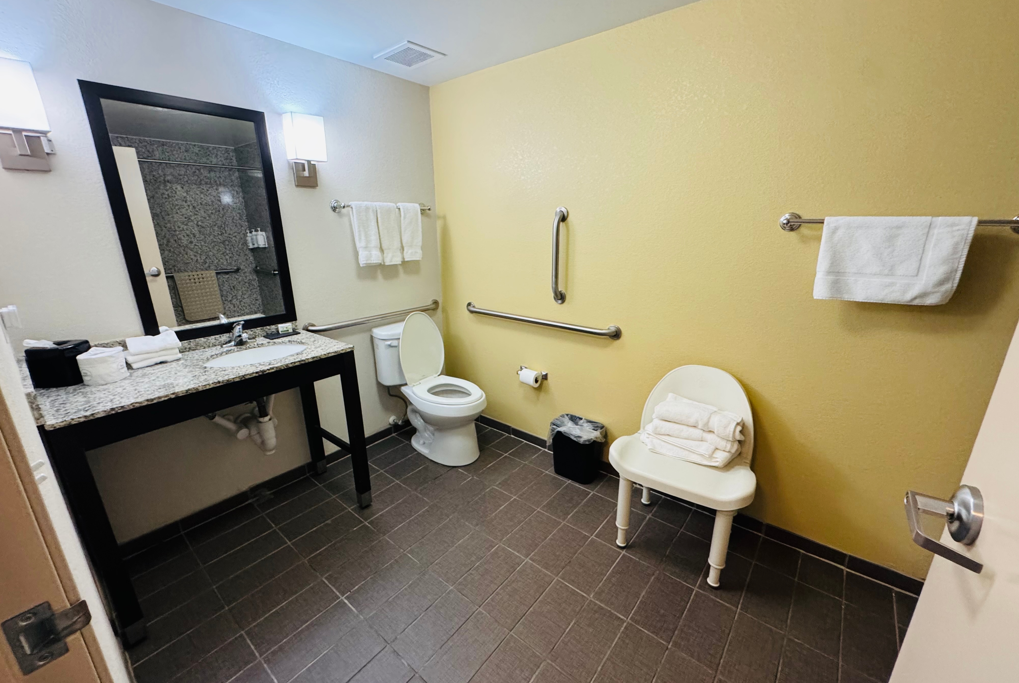 Guest room bath at the Wingate by Wyndham Jonesboro/Hodge in Jonesboro, Louisiana