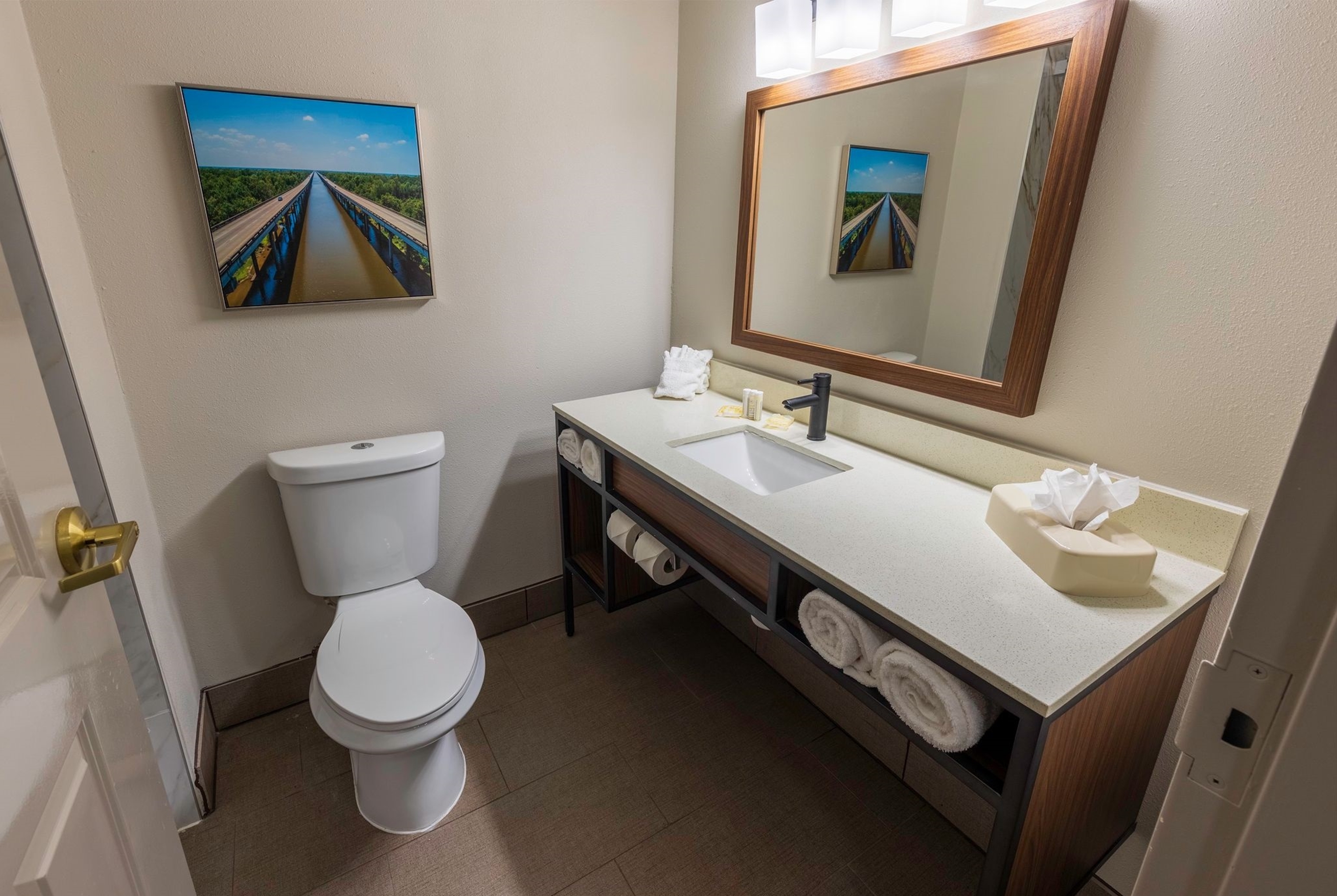 Guest room bath at the Wingate by Wyndham Lafayette Airport in Lafayette, Louisiana