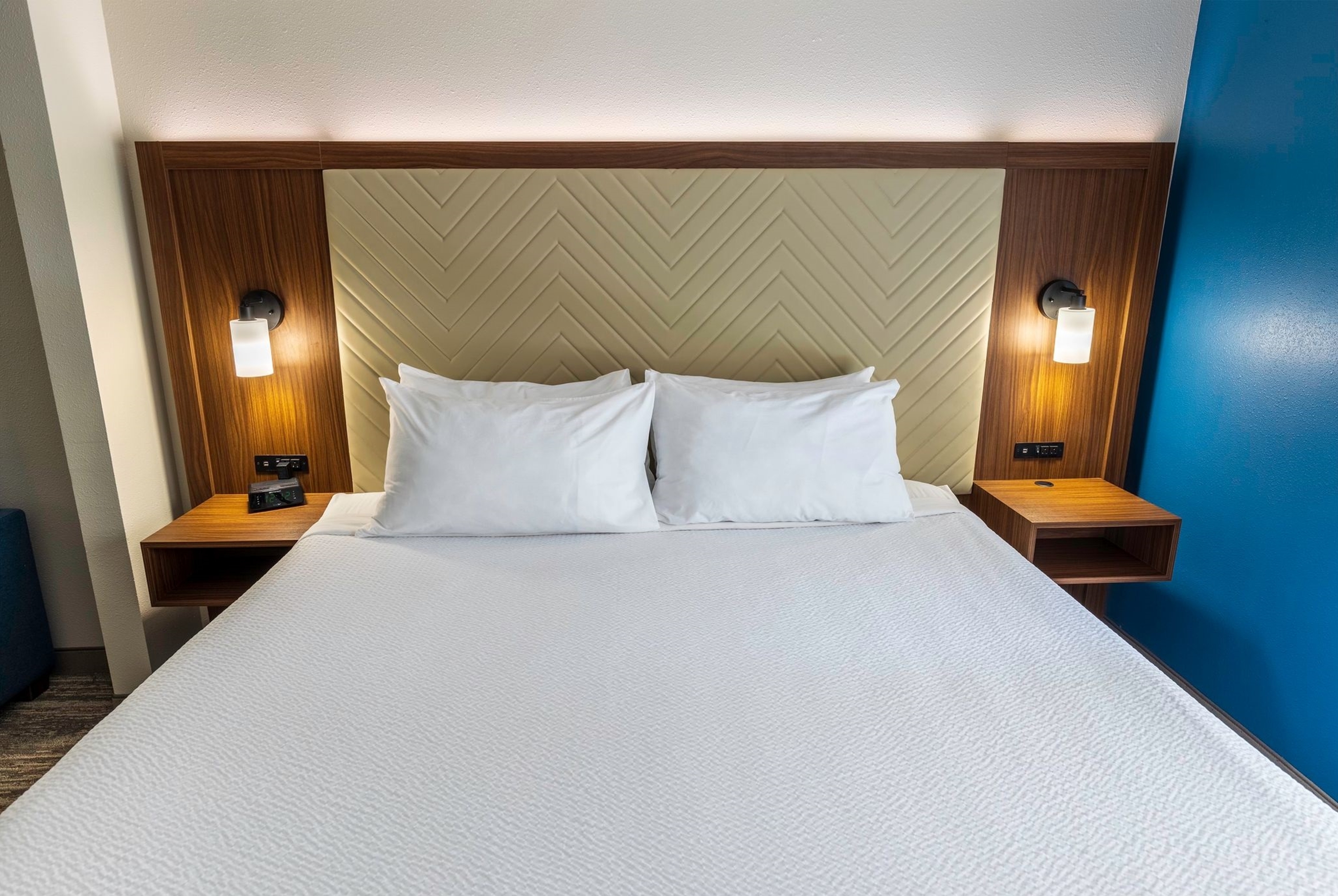 Guest room at the Wingate by Wyndham Lafayette Airport in Lafayette, Louisiana