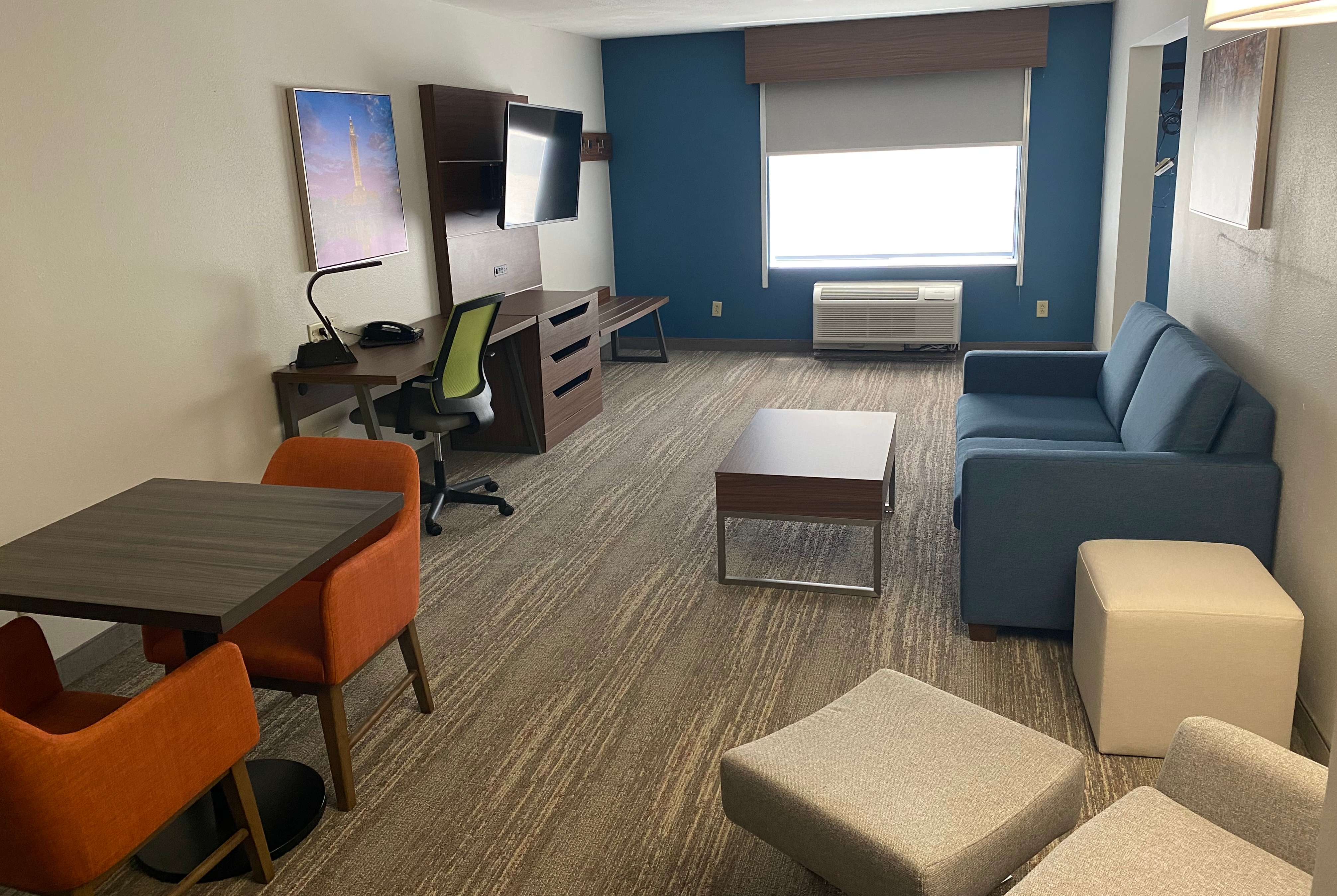 Guest room at the Wingate by Wyndham Lafayette Airport in Lafayette, Louisiana
