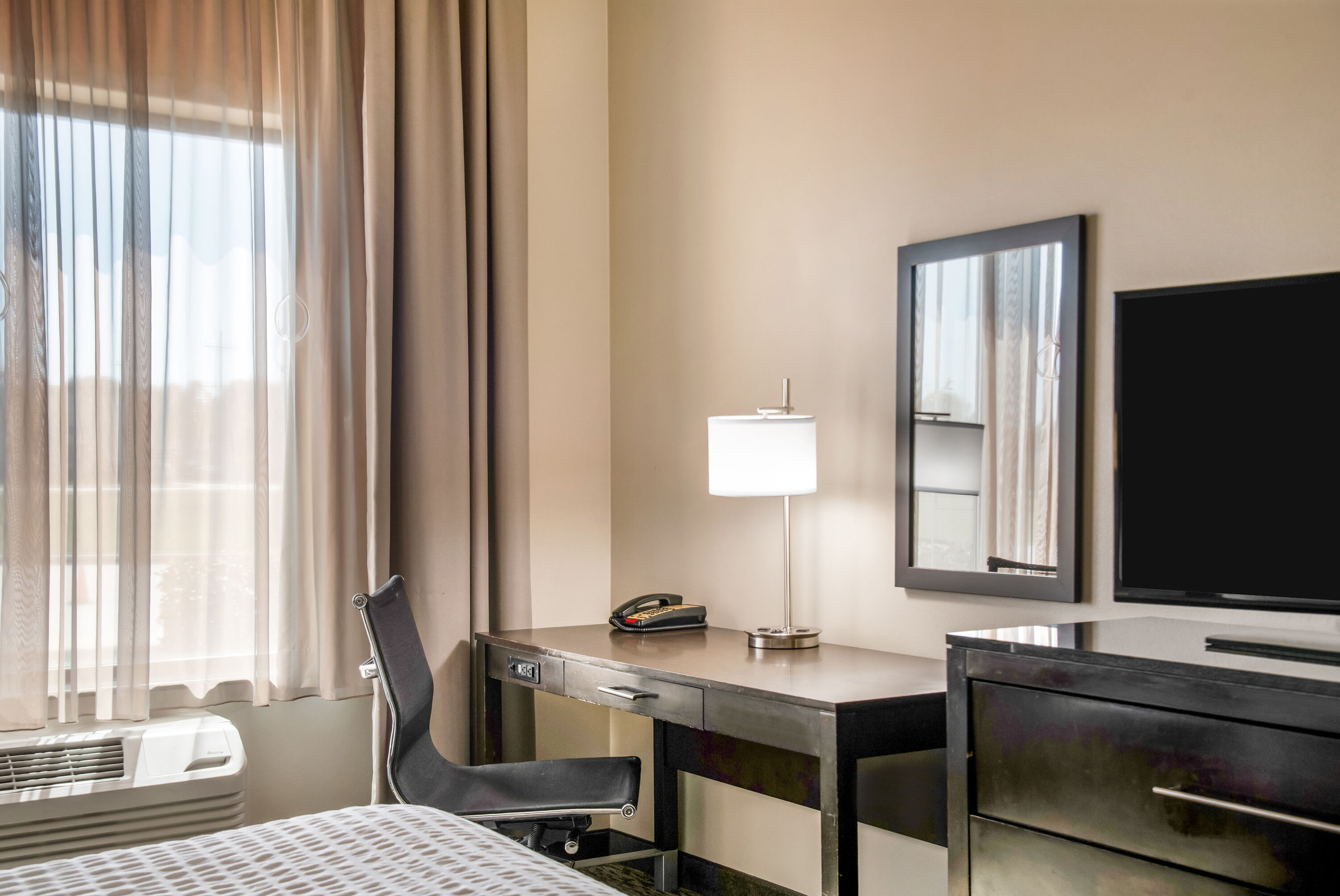 King bed guest room at the Wingate by Wyndham Slidell/New Orleans East Area in Slidell, Louisiana