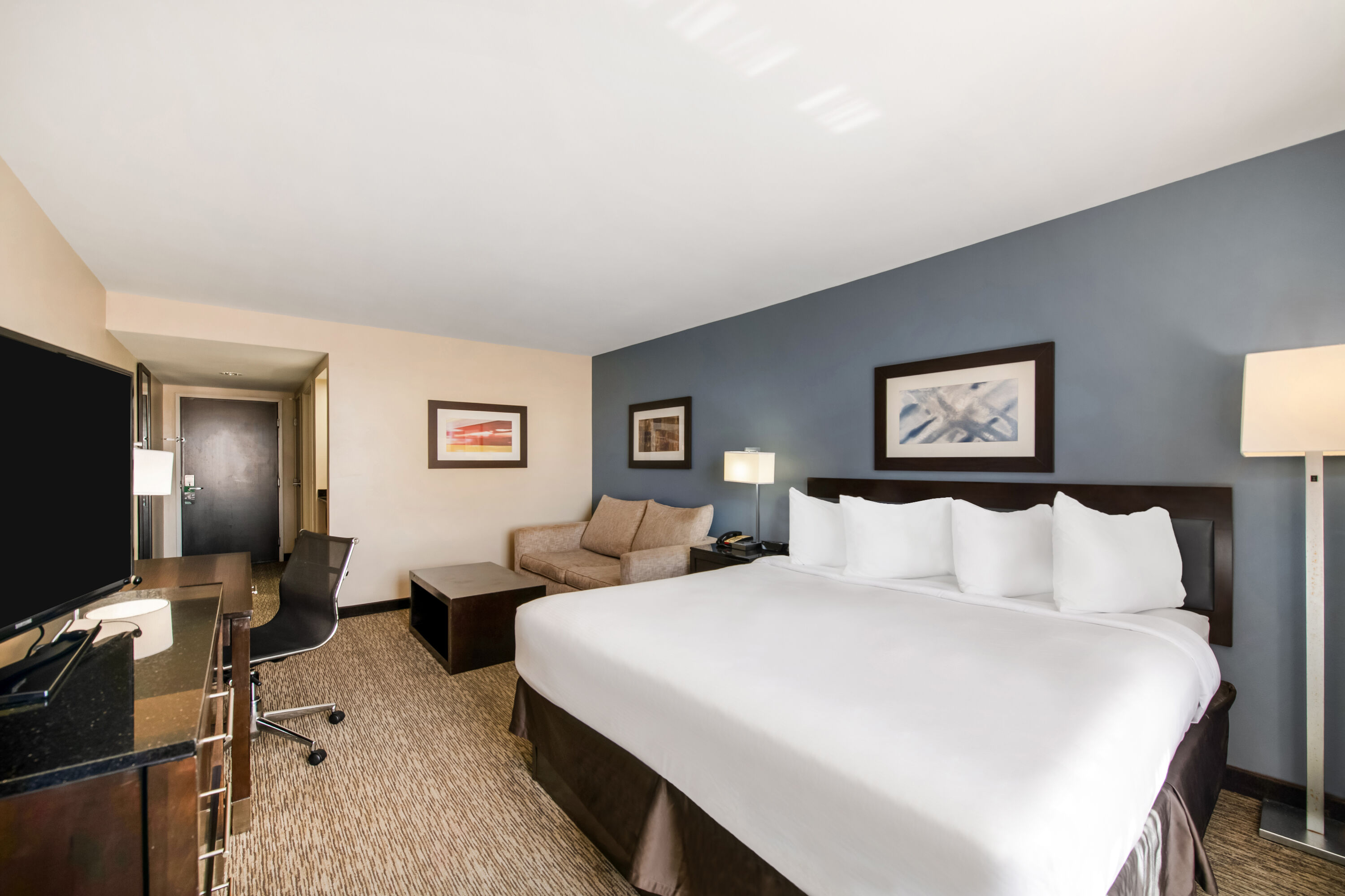 King bed guest room at the Wingate by Wyndham Slidell/New Orleans East Area in Slidell, Louisiana