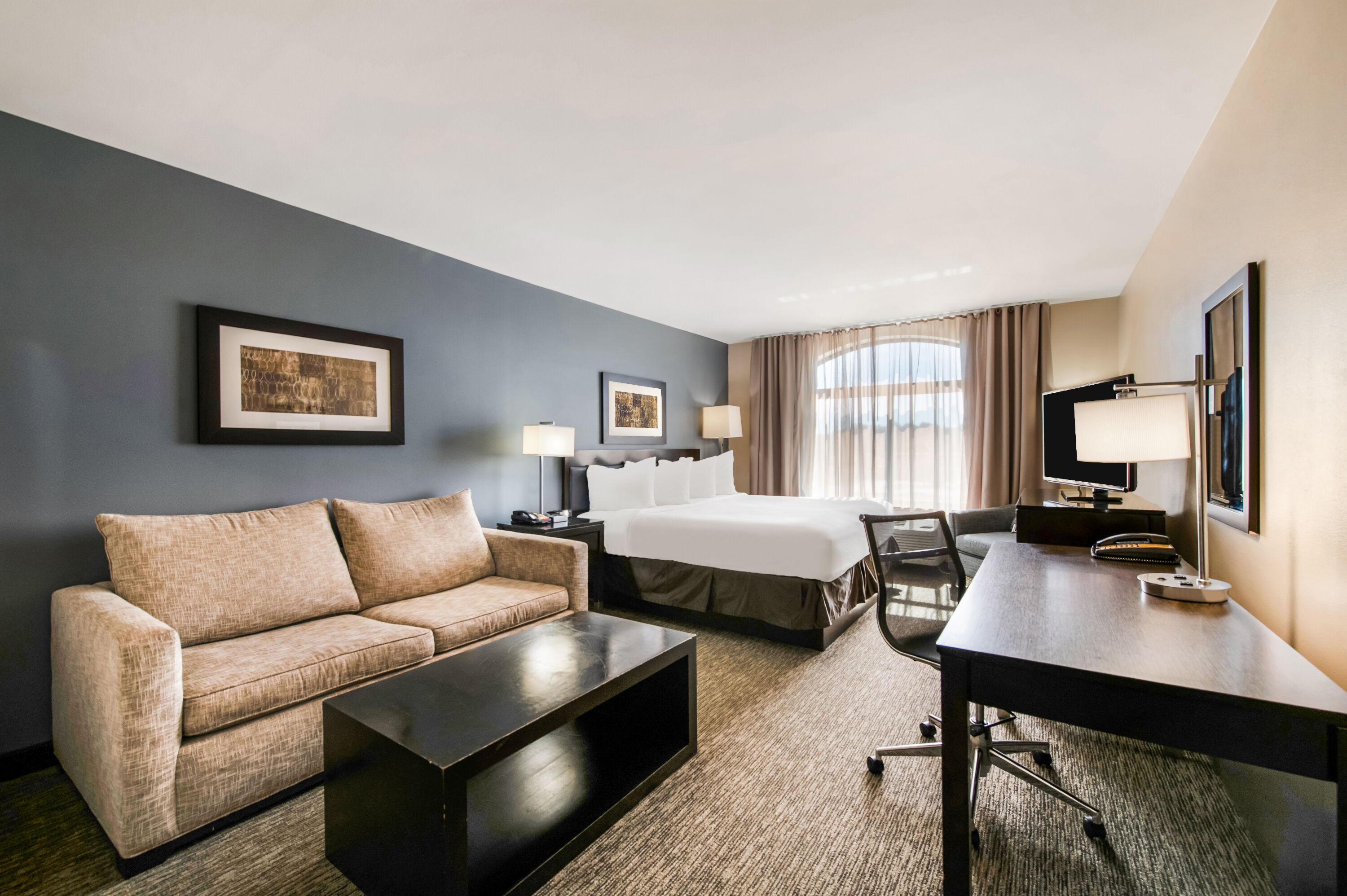 King bed guest room at the Wingate by Wyndham Slidell/New Orleans East Area in Slidell, Louisiana