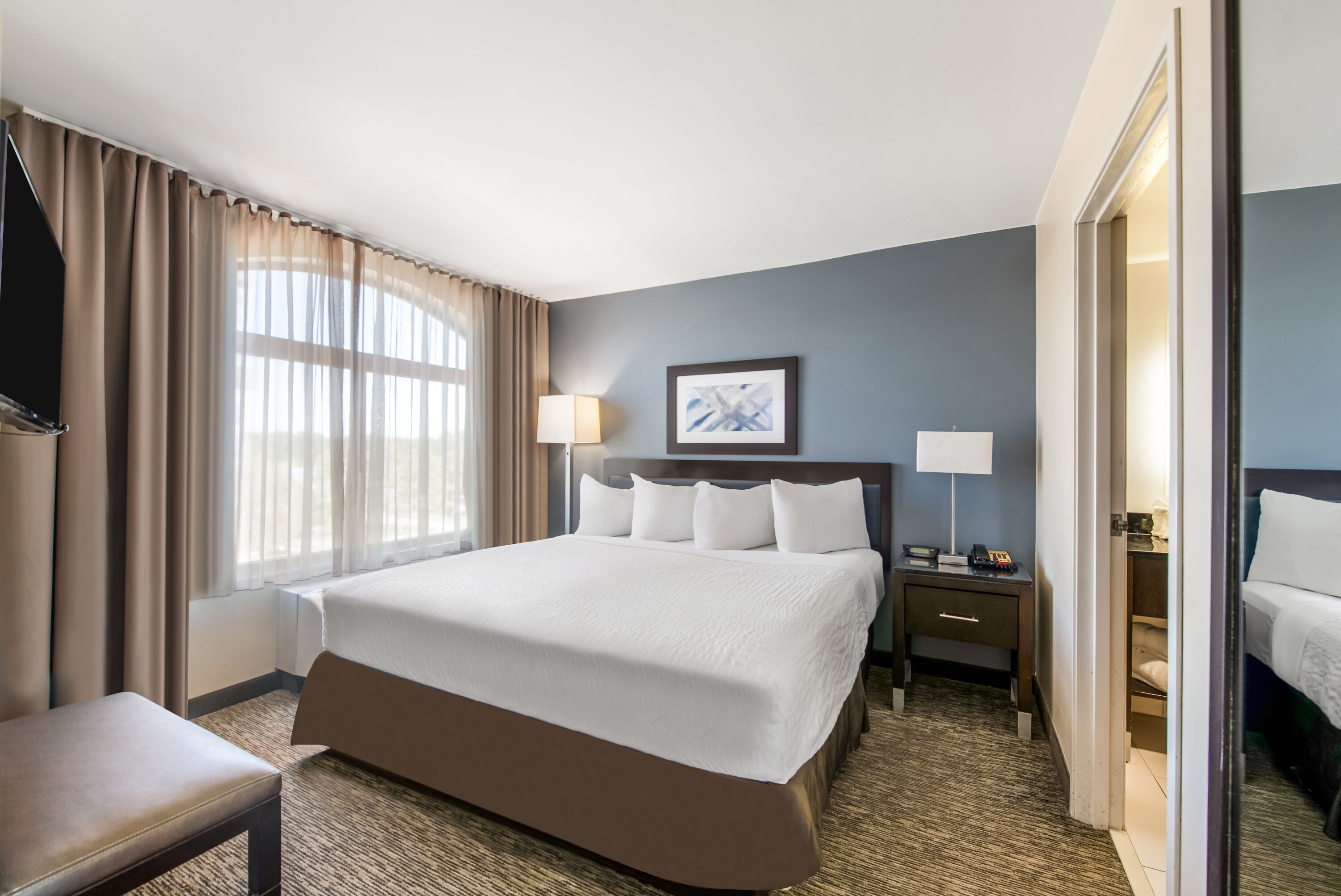 King bed guest room at the Wingate by Wyndham Slidell/New Orleans East Area in Slidell, Louisiana