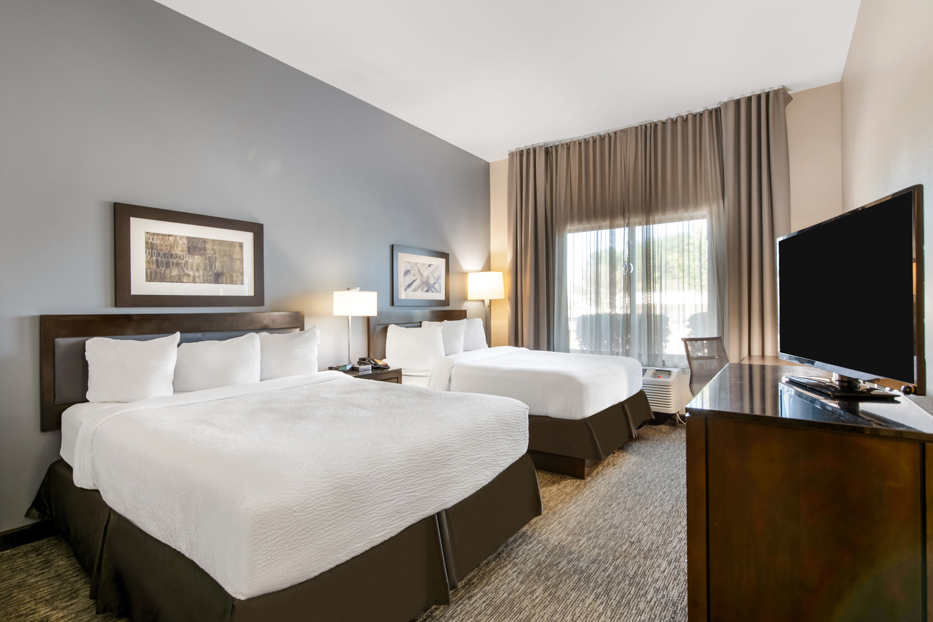 Queen bed guest room at the Wingate by Wyndham Slidell/New Orleans East Area in Slidell, Louisiana