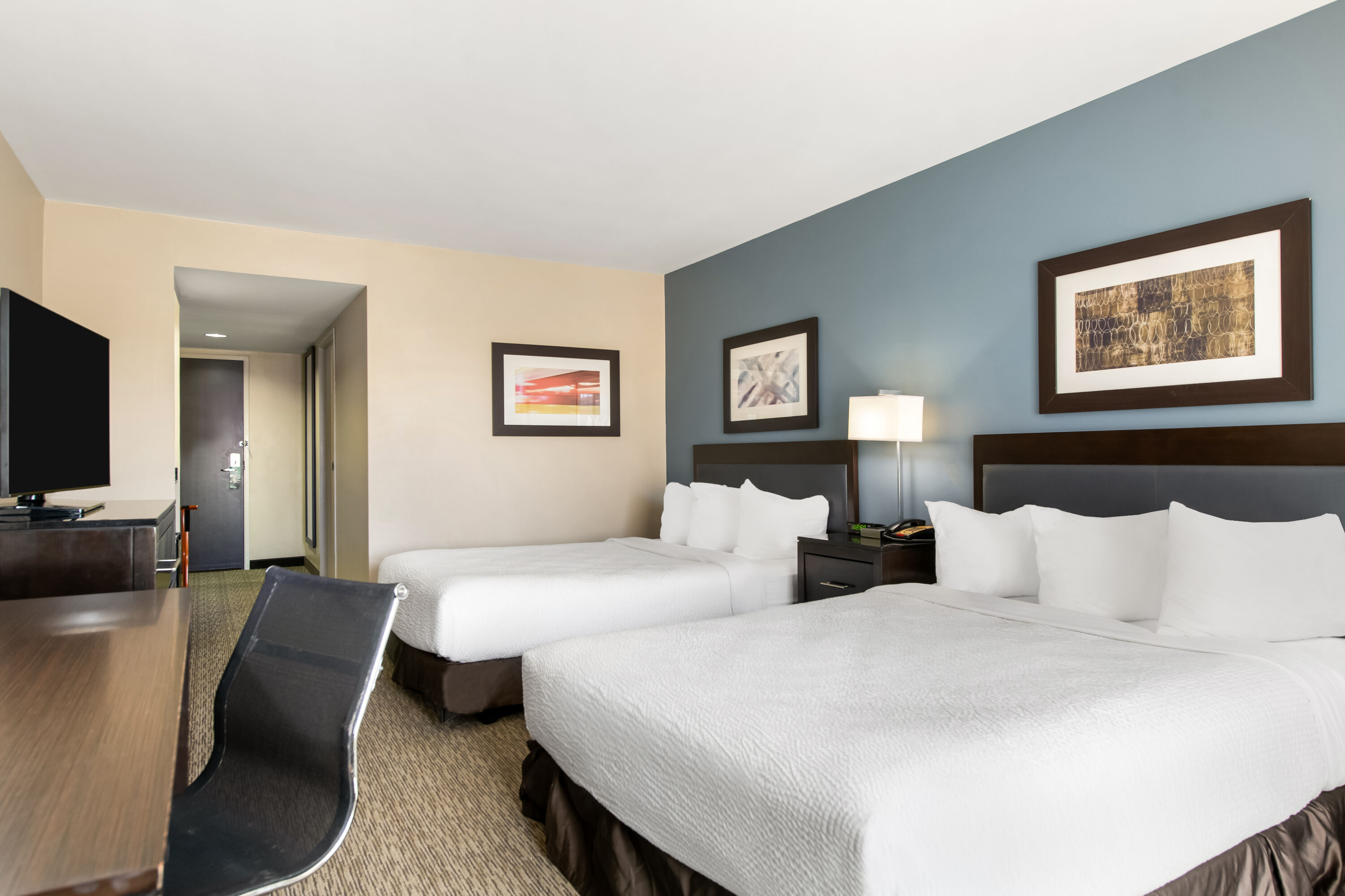 Queen bed guest room at the Wingate by Wyndham Slidell/New Orleans East Area in Slidell, Louisiana