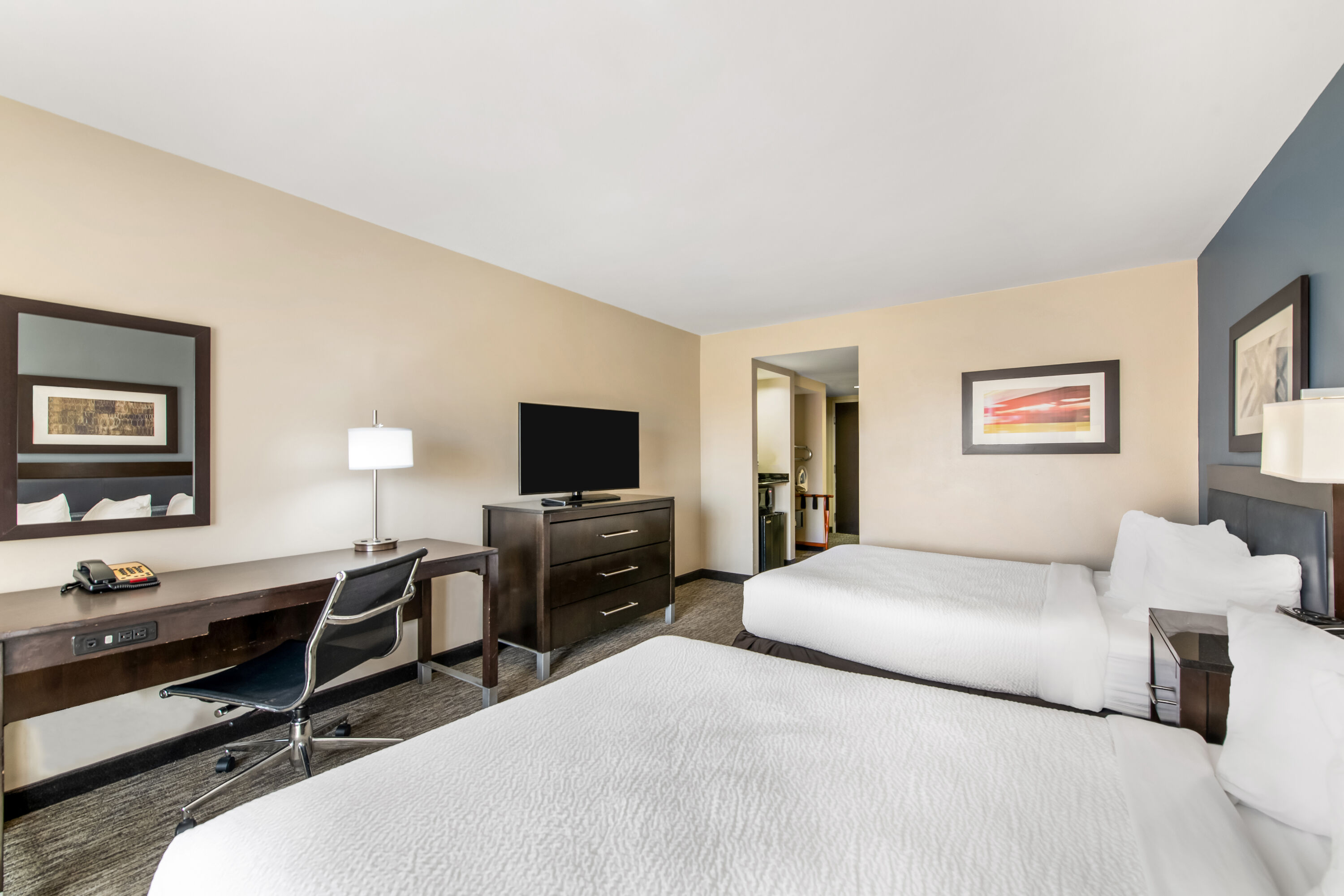 Queen bed guest room at the Wingate by Wyndham Slidell/New Orleans East Area in Slidell, Louisiana