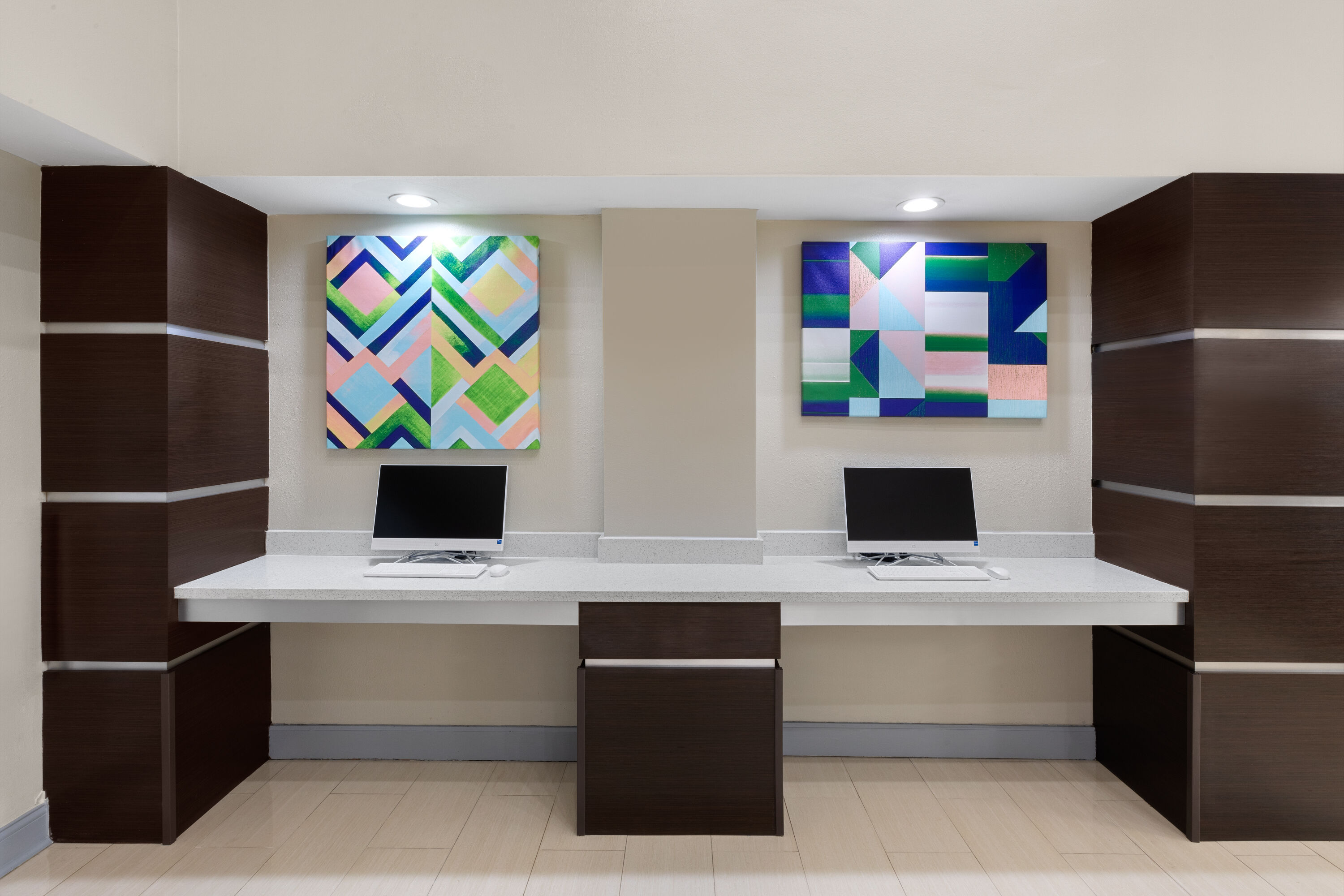 Wingate by Wyndham Sulphur Near Lake Charles business center in Sulphur, Louisiana