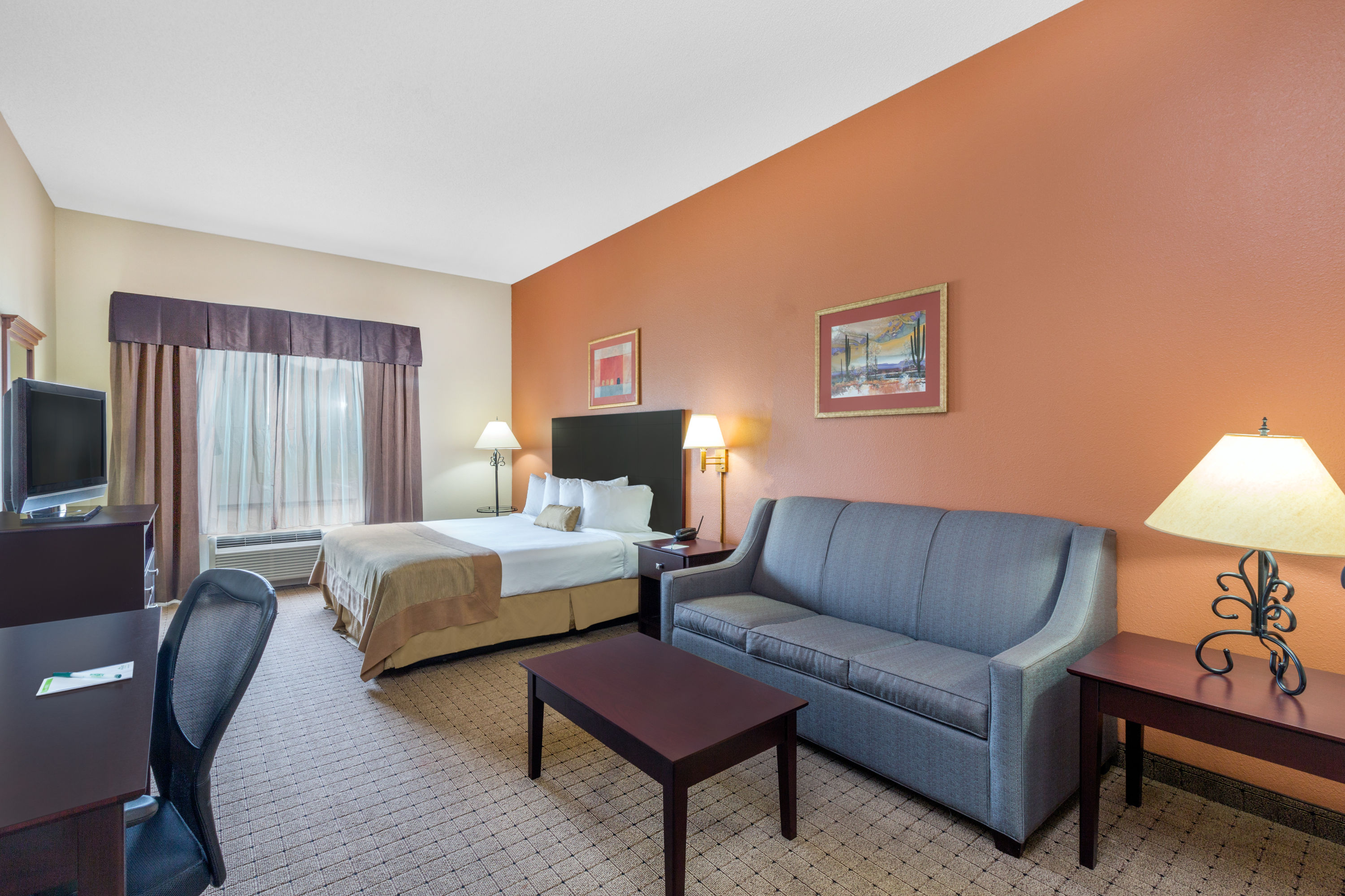Guest room at the Wingate by Wyndham West Monroe in West Monroe, Louisiana
