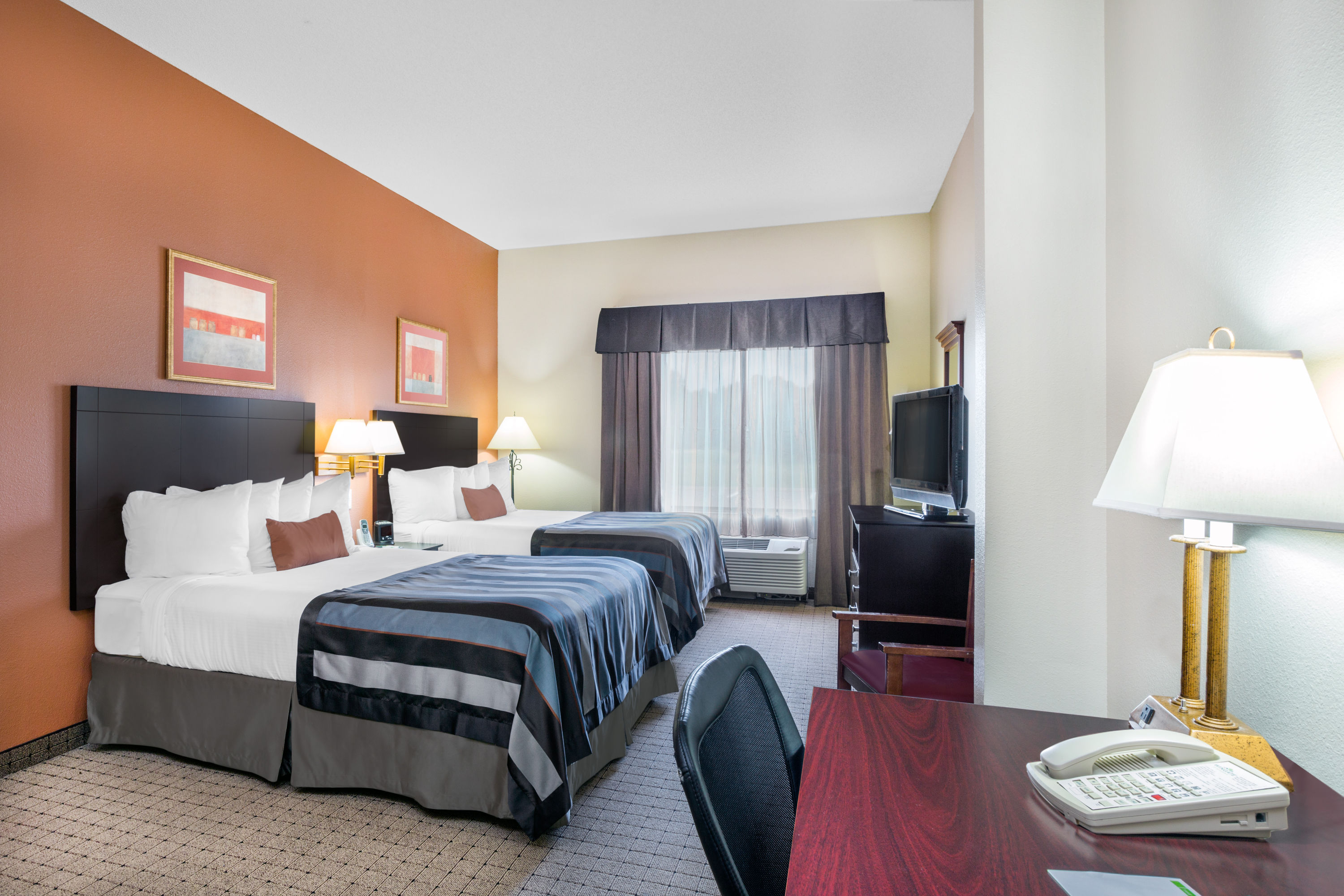 Guest room at the Wingate by Wyndham West Monroe in West Monroe, Louisiana