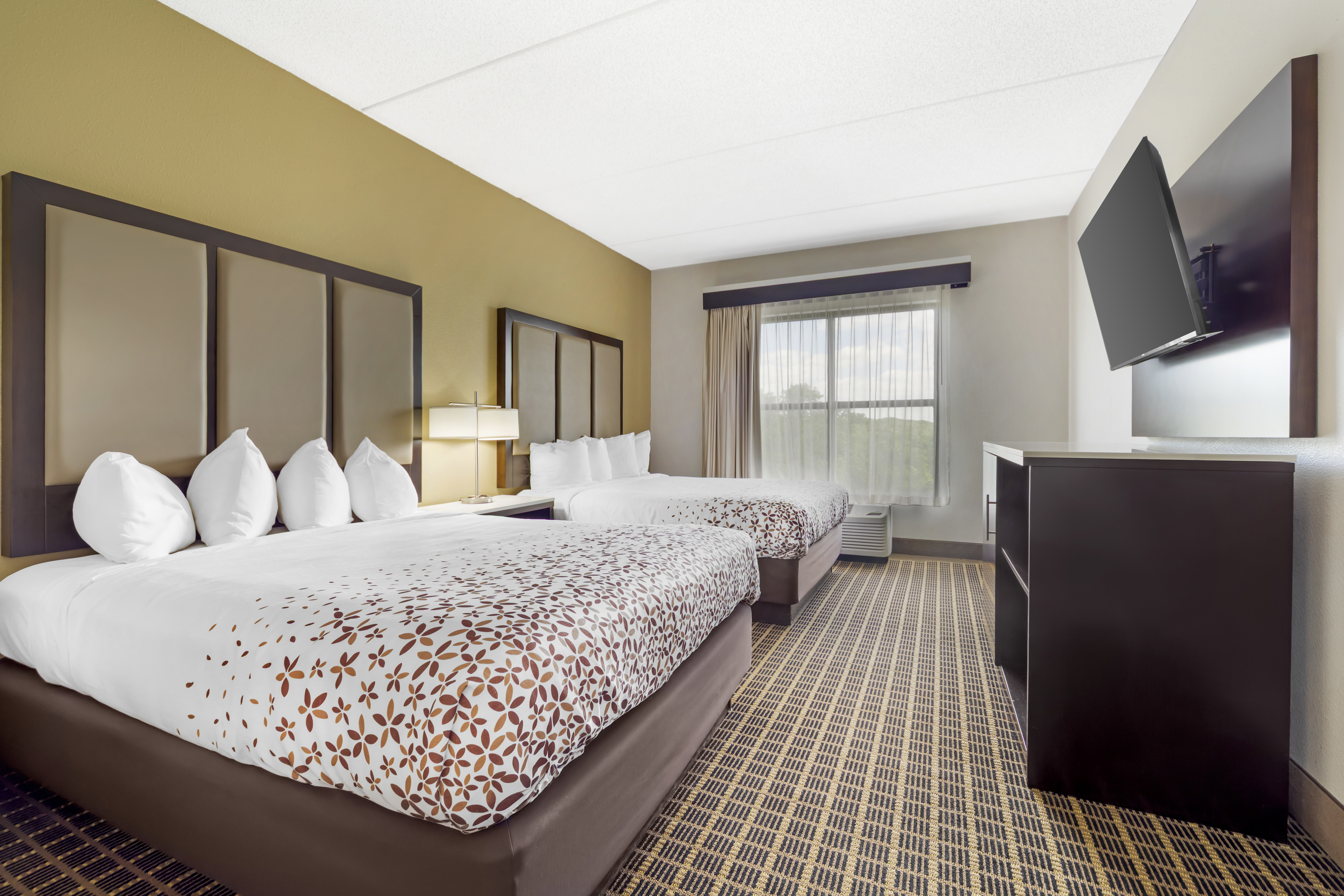 Guest room at the Wingate by Wyndham North East in North East, Maryland