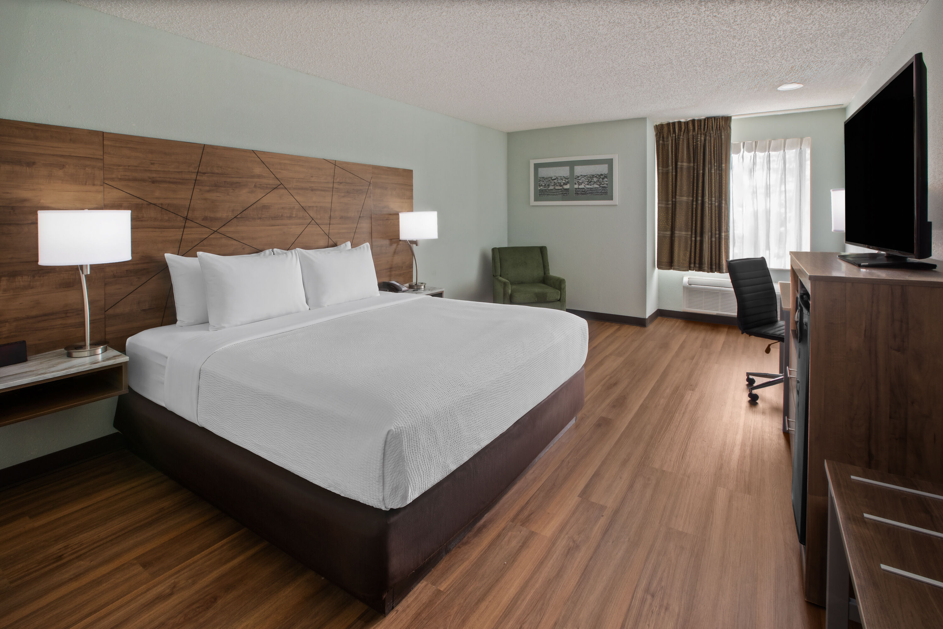 Guest room at the Wingate by Wyndham Livonia in Livonia, Michigan